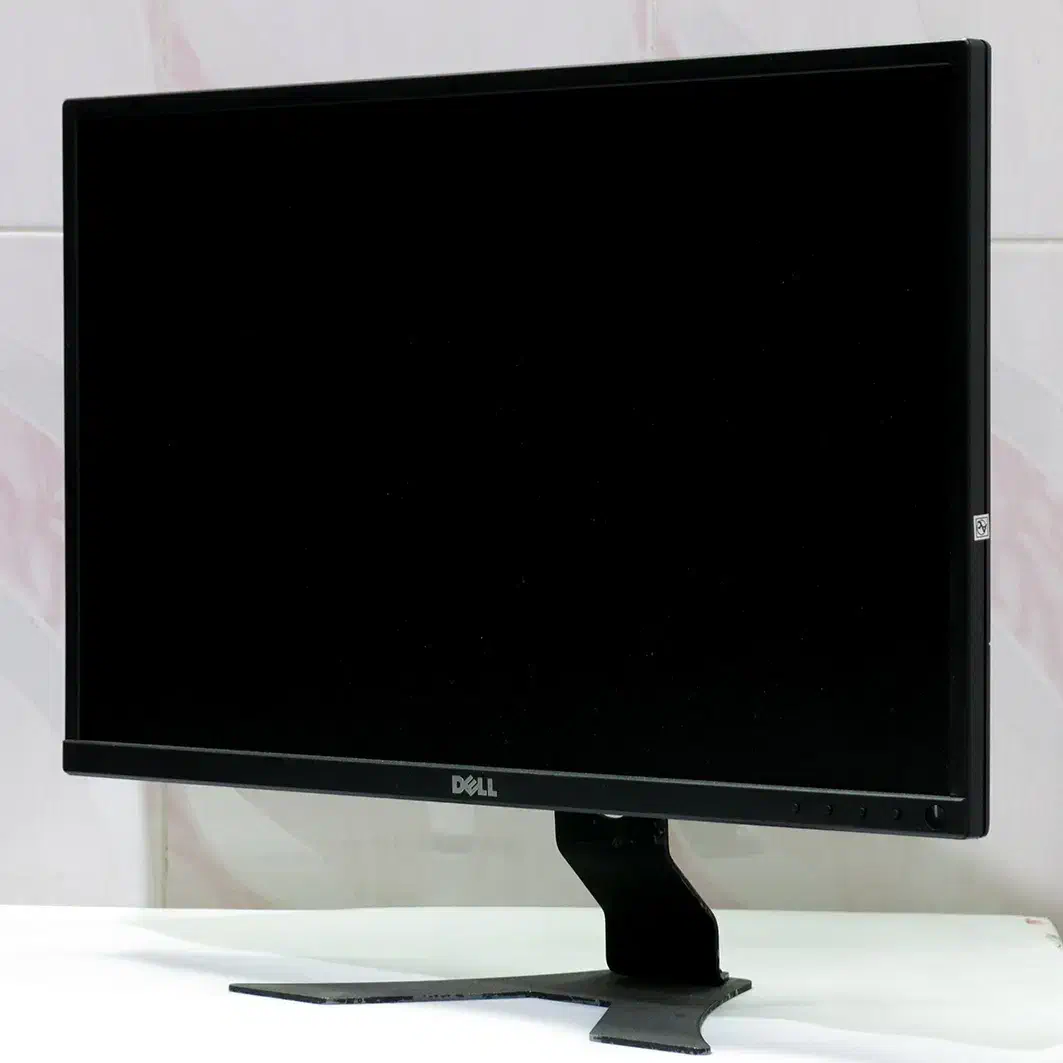 مانیتور 24 اینچ IPS مارک DELL|قطعات و لوازم جانبی رایانه|قم, چهار مردان|دیوار