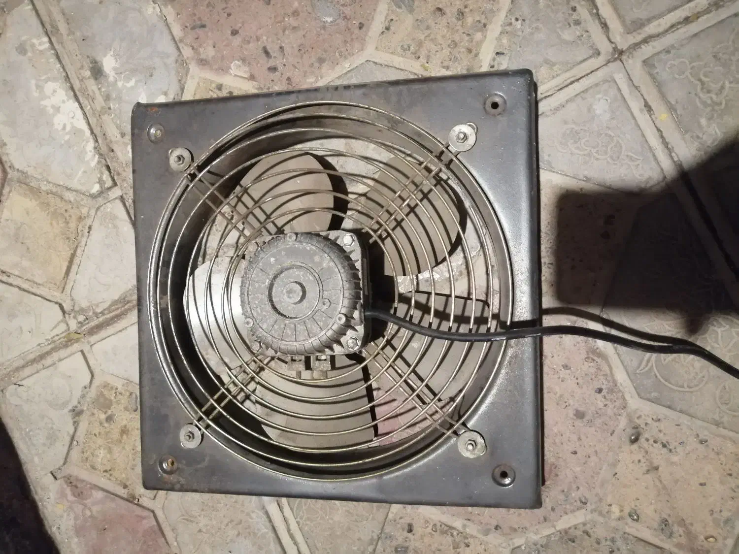 فن تهویه هوا. فن زغالی|پنکه و تصفیه‌کنندهٔ هوا|دهگلان, |دیوار