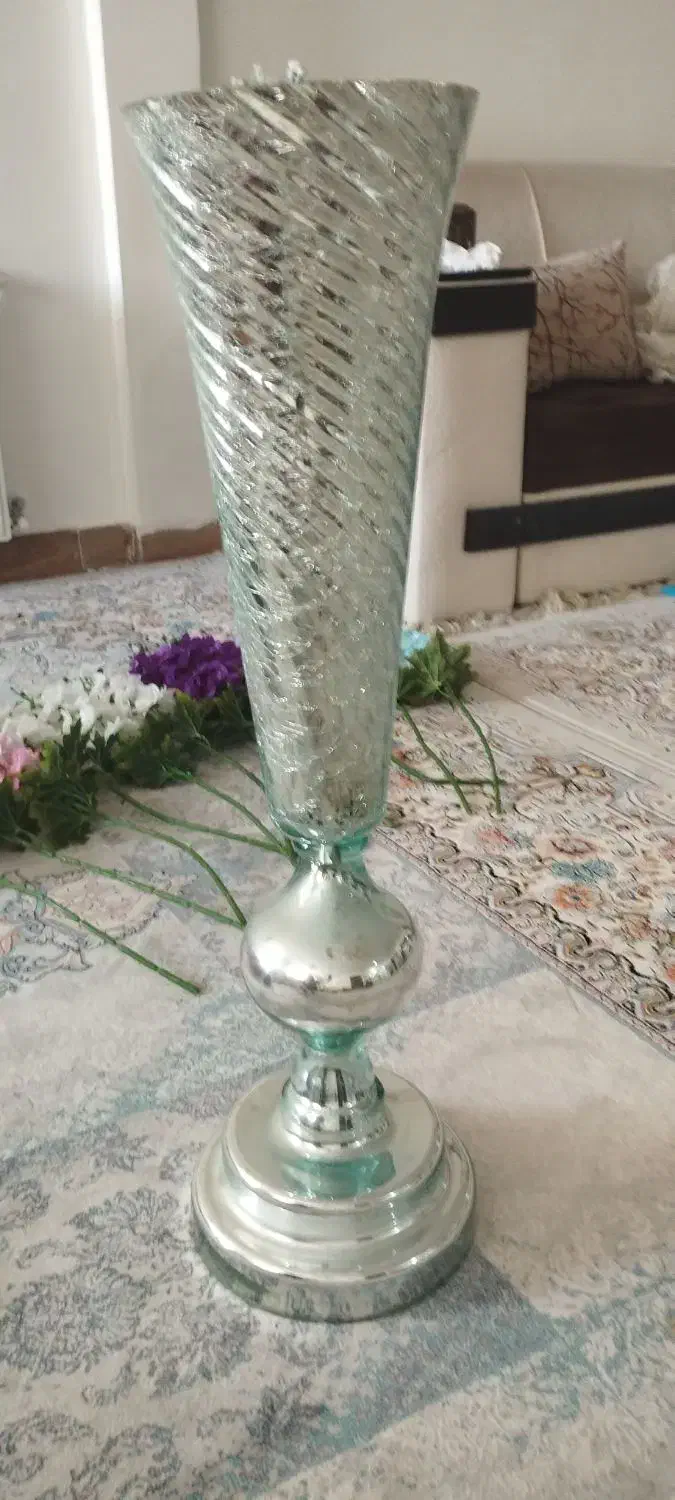 ۱۱شاخه گل همراه باگلدان|گل مصنوعی|بروجرد, |دیوار