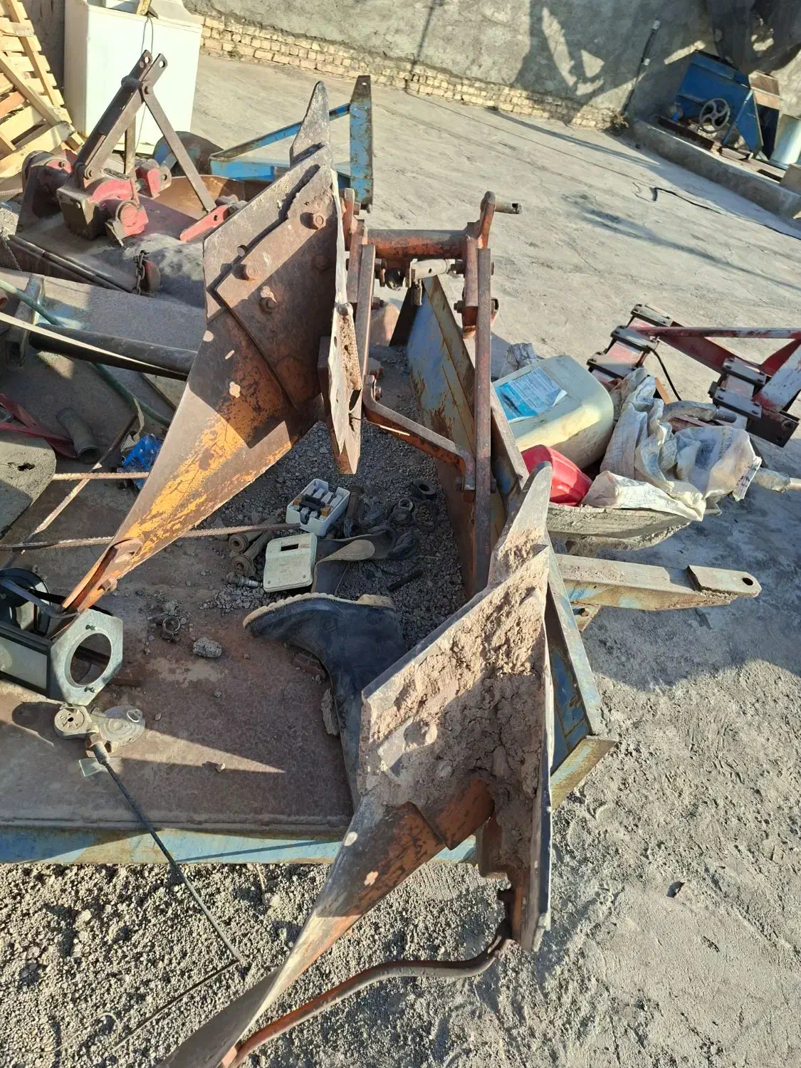 تراکتور هولدر کمرشکن|خودرو سنگین|دامغان, |دیوار