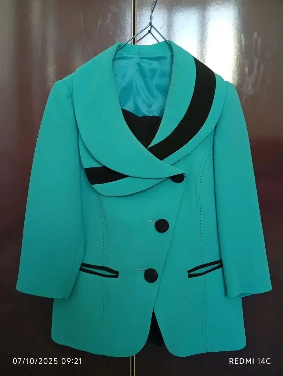 کت و دامن کوتاه|لباس|شهرکرد, |دیوار