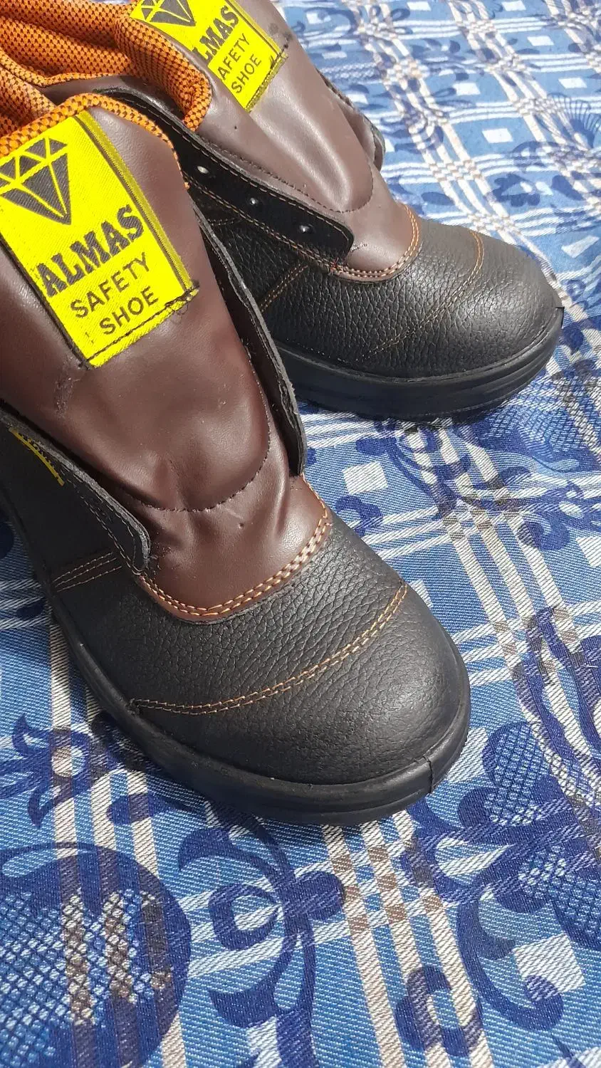 کفش کار نو‌نو|کیف، کفش، کمربند|پرند, فاز ۳|دیوار