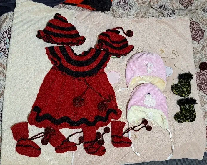 ست بافت دخترانه|کفش و لباس بچه|شیراز, میانرود|دیوار