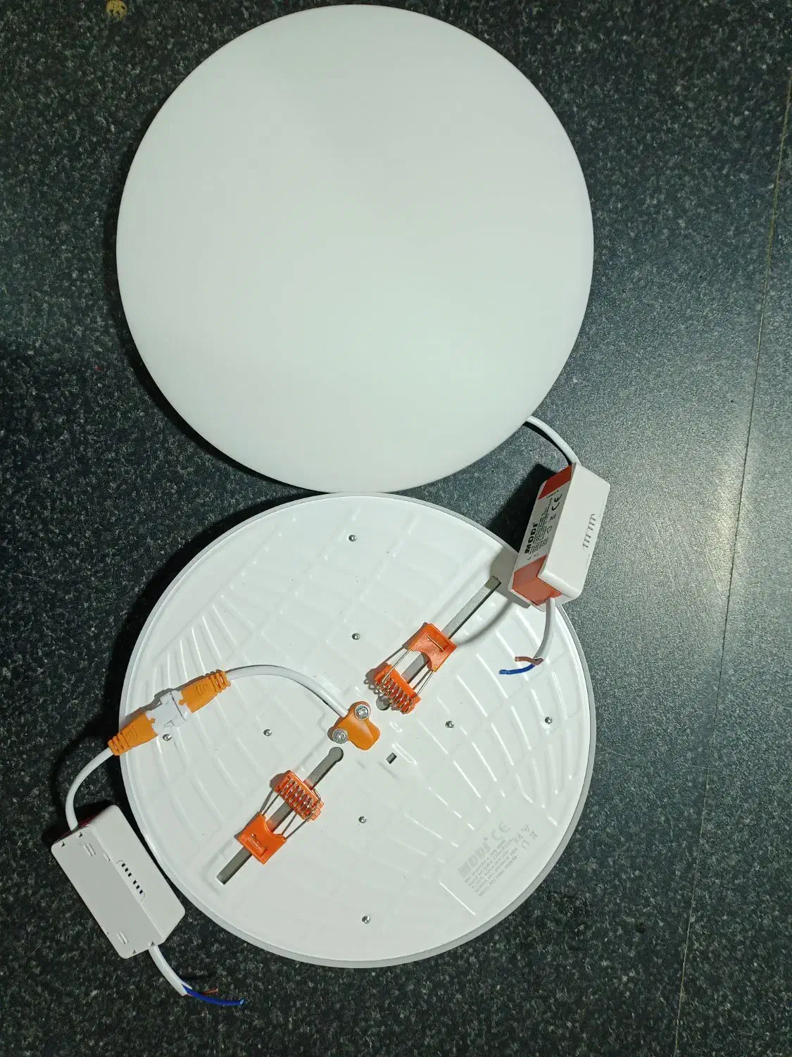 ویترین به همراه رگال|کتابخانه، شلف، قفسههای دیواری|قشم, |دیوار