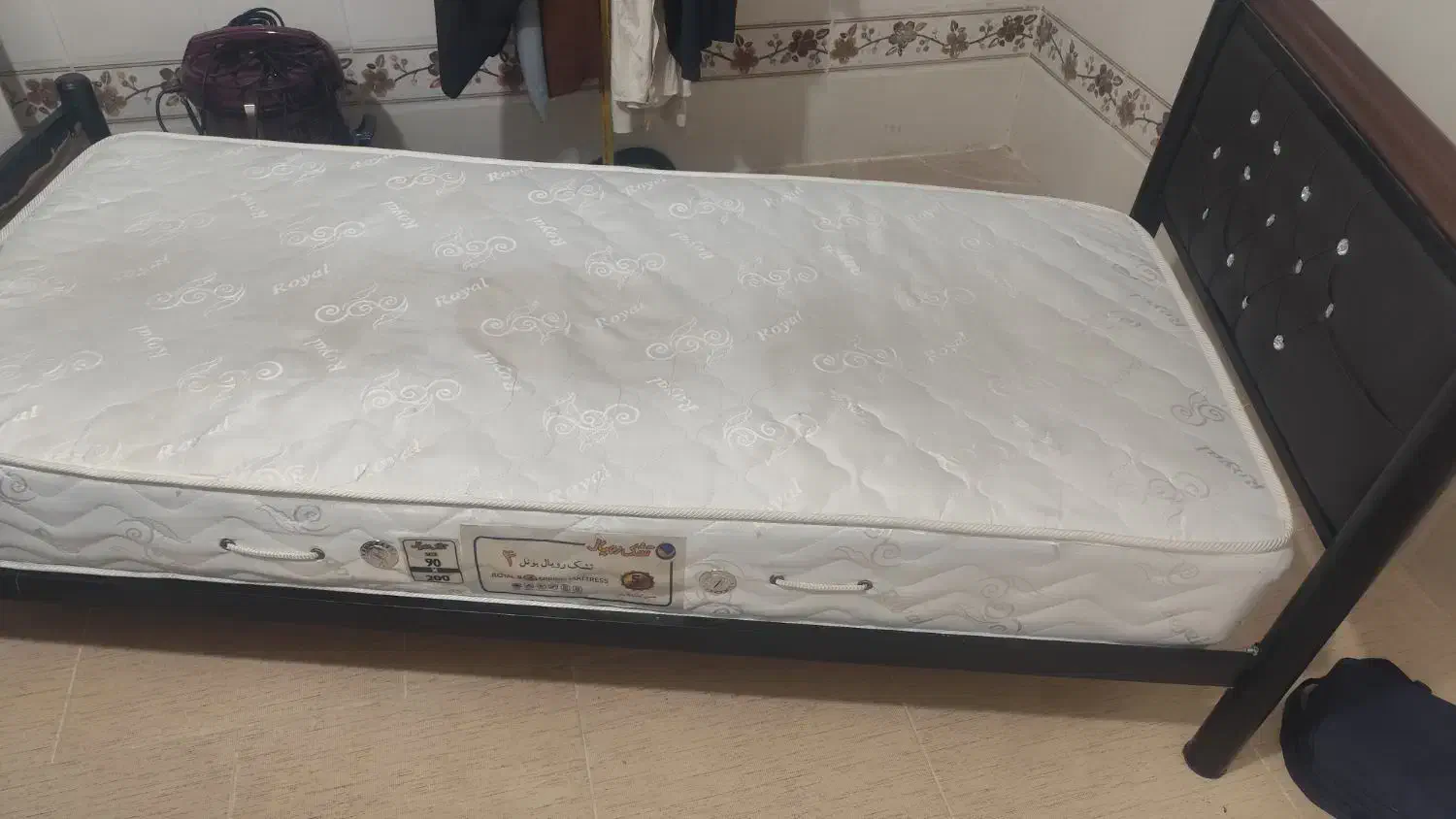 تخت تک نفره همراه تشک|تخت و سرویس خواب|سیرجان, |دیوار