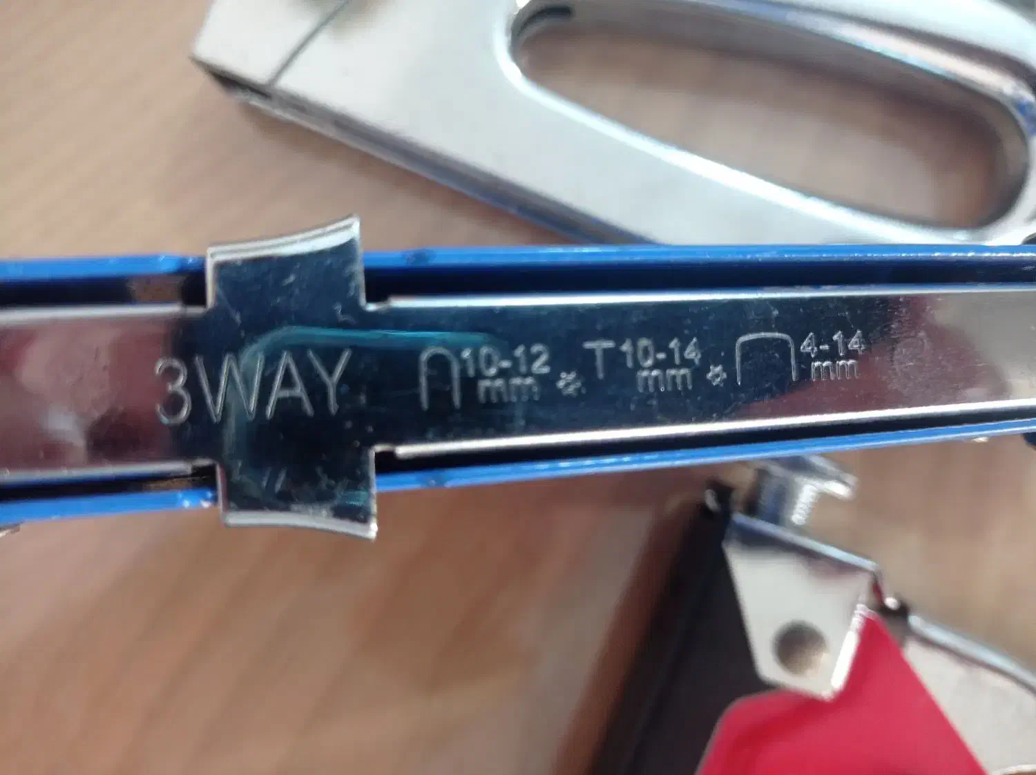 دستگاه منگنه کوب|ابزارآلات|رشت, معلم|دیوار