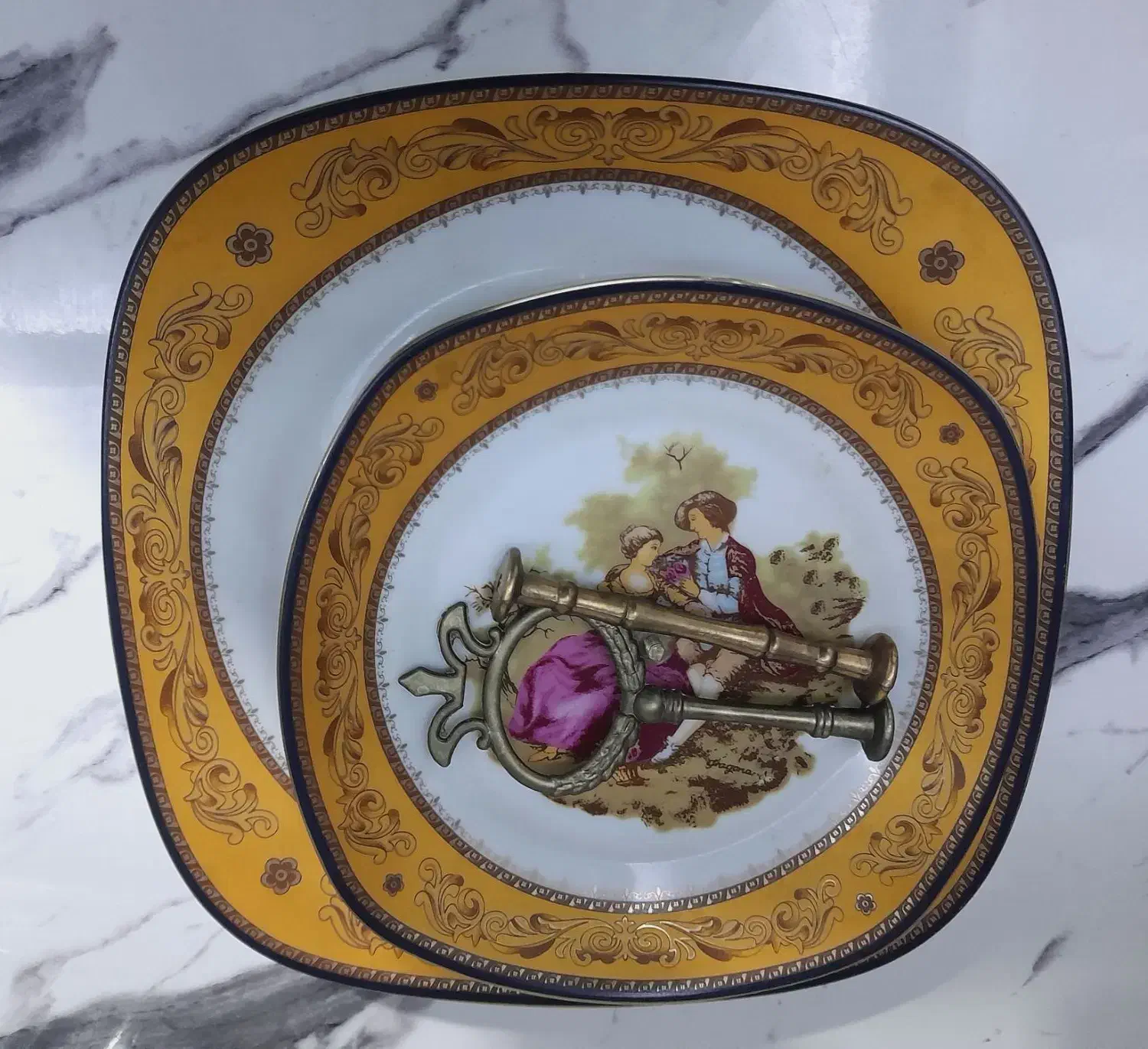 شیرینی خوری دو طبقه نو سالم|ظروف سرو و پذیرایی|تهران, جوادیه تهرانپارس|دیوار