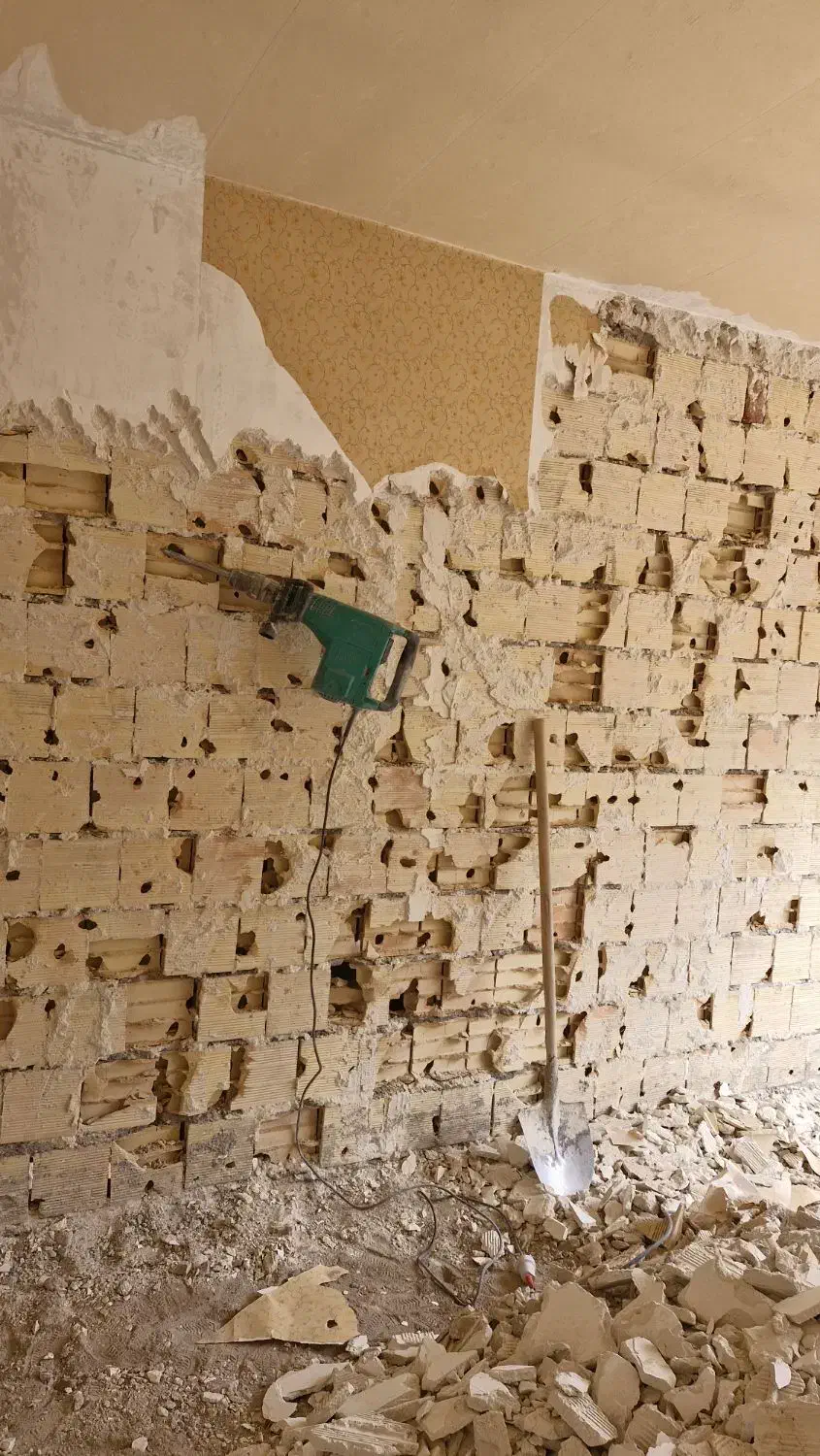 تخریب بتن کنی سوراخکاری وکارهای دژبر(استادکار)|خدمات پیشه و مهارت|تبریز, |دیوار