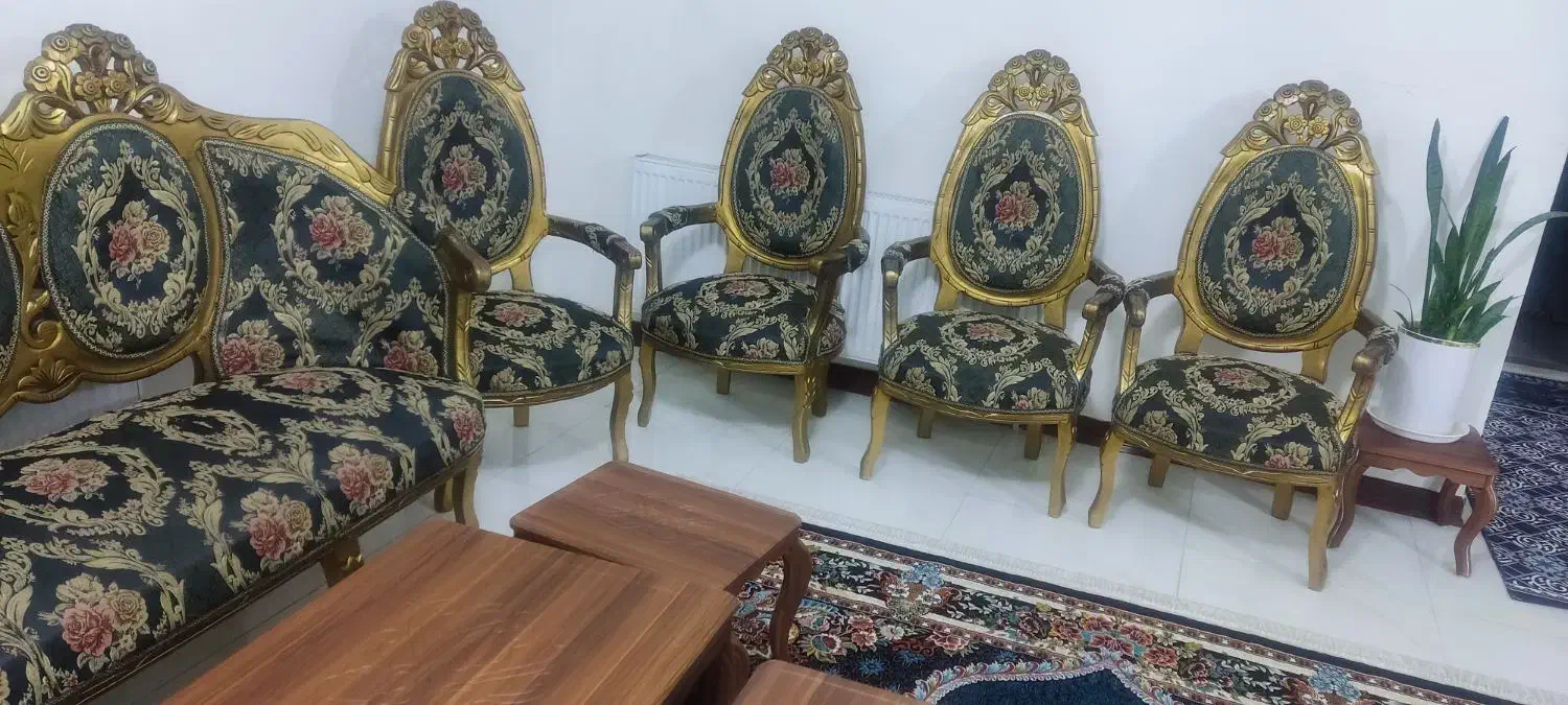 مبل فرحی ۹ نفره و ۴ عدد جلو‌مبلی|مبلمان خانگی و میز عسلی|اسلام‌‌آباد غرب, |دیوار