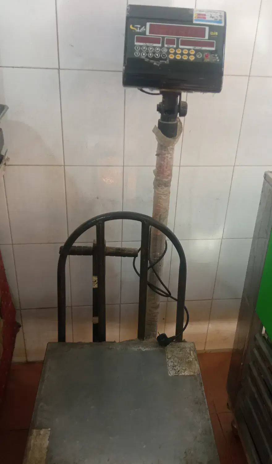 ترازو دیجیتالی 300کیلویی پایه بلند|فروشگاه و مغازه|سنقر, |دیوار