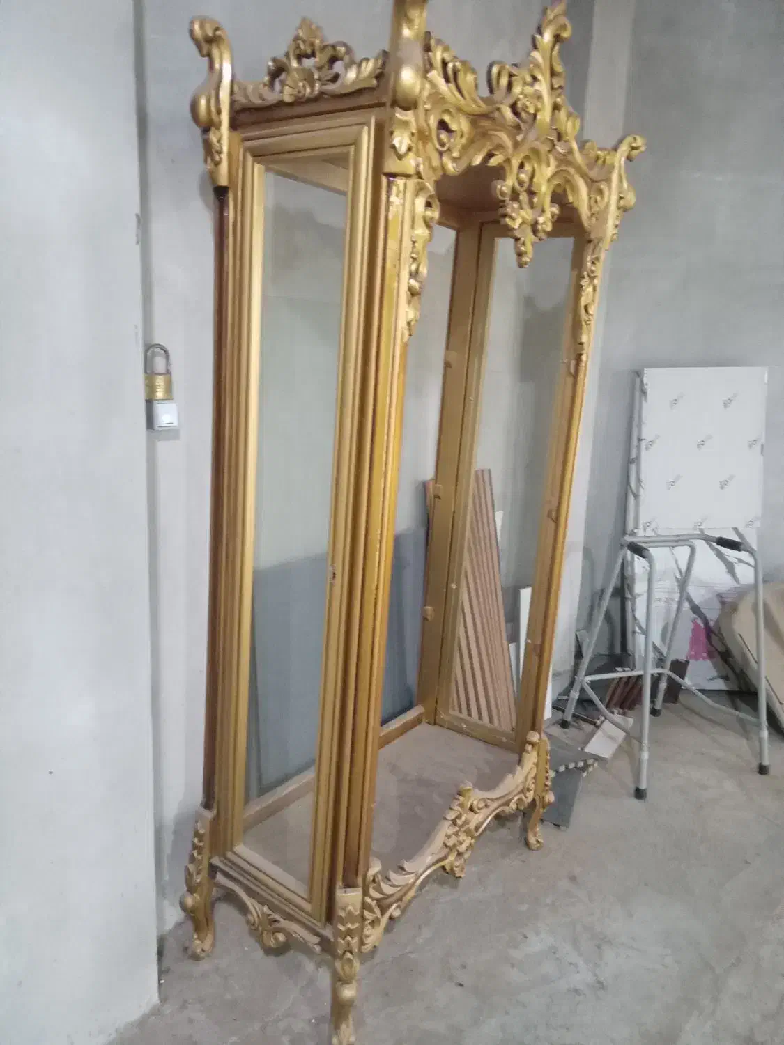 بوفه سلطنتی سالم با شیشه واینها وطبقه|بوفه، ویترین، کنسول|آمل, |دیوار