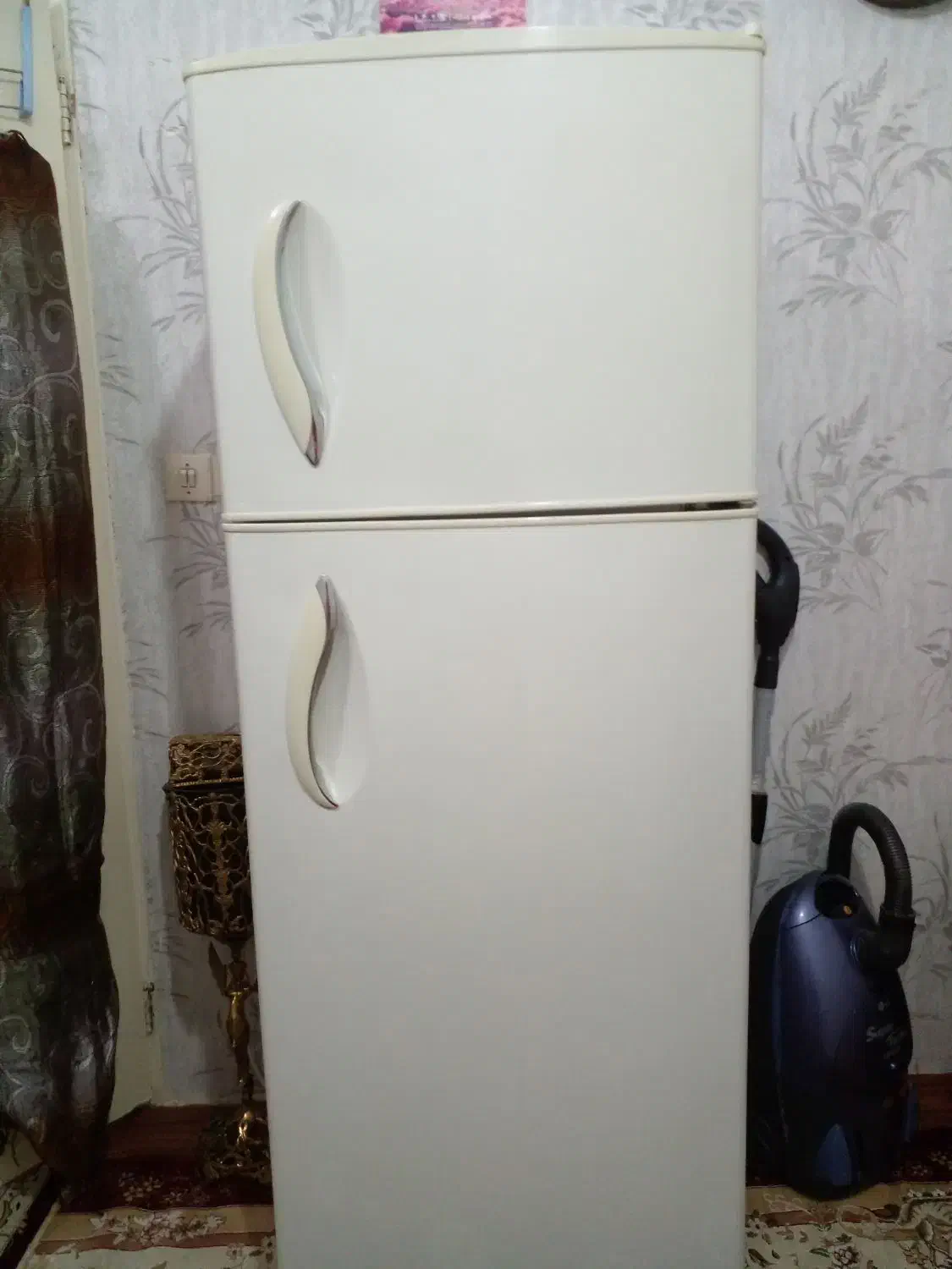 یخچال|یخچال و فریزر|اقبالیه, |دیوار