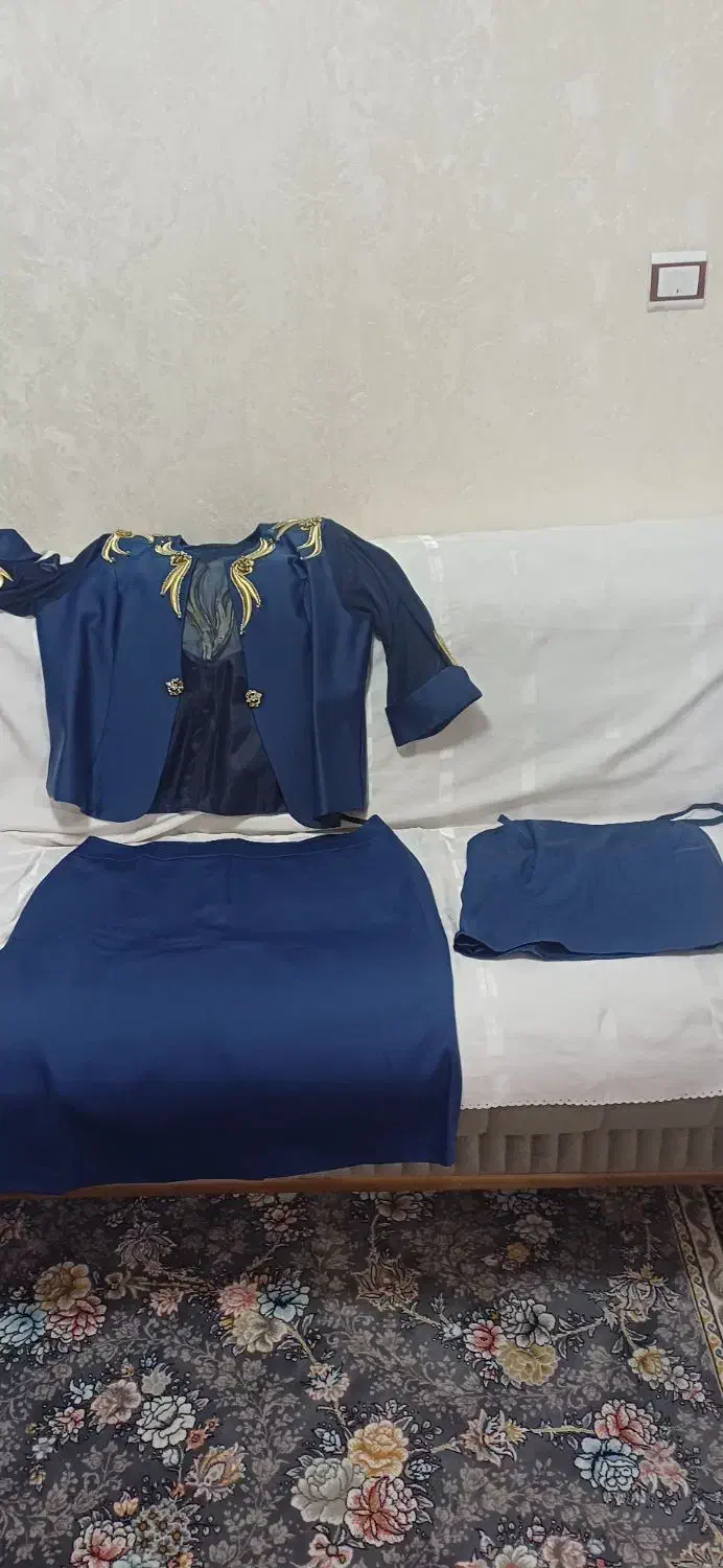 کت ودامن|لباس|بهارستان, |دیوار