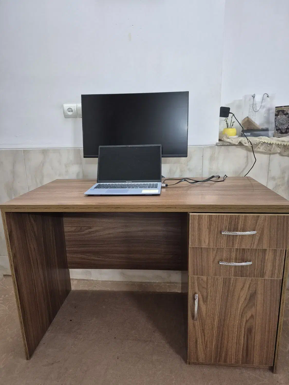 میز تحریر ، اداری نو و سالم|میز تحریر و کامپیوتر|یزد, |دیوار