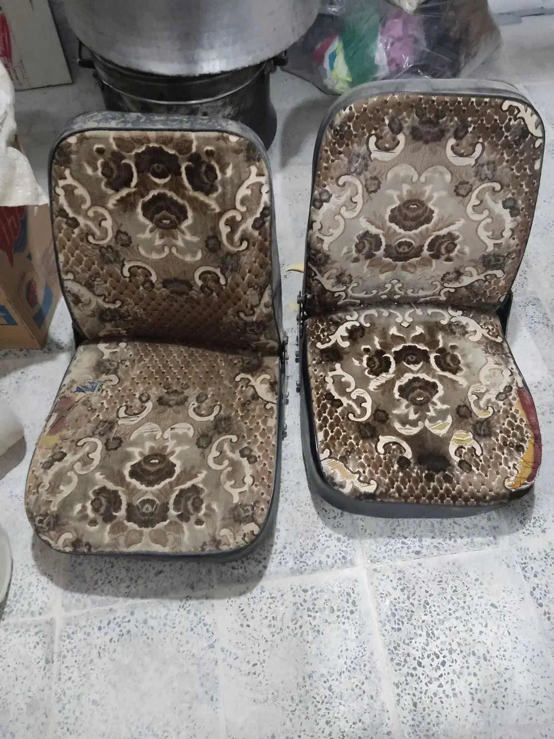 یک جفت صندلی|صندلی و نیمکت|شهرکرد, |دیوار