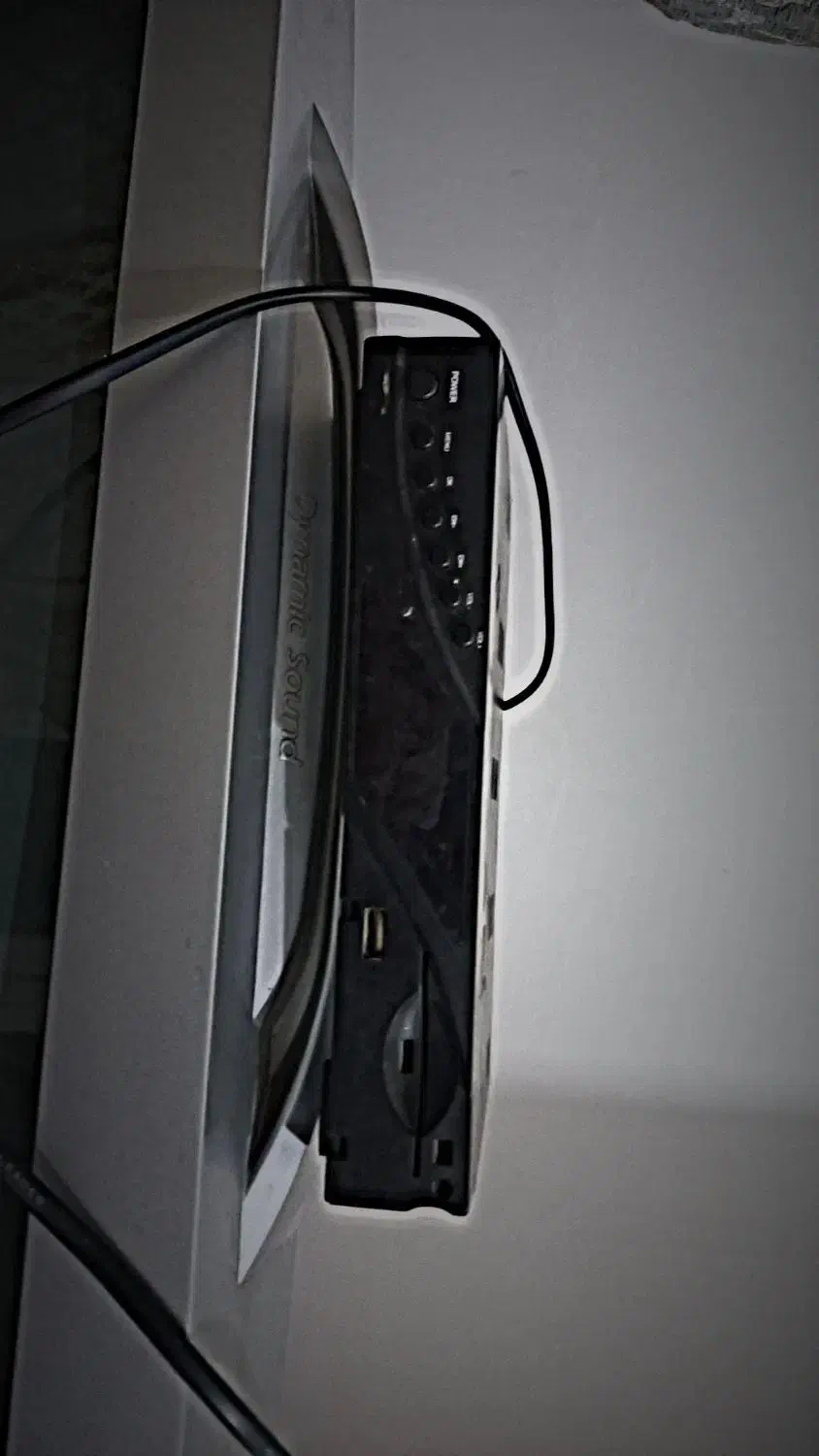 تلویزیون 21 اینچ به همراه دیجیتال و میز چوبی|تلویزیون و پروژکتور|زاهدان, |دیوار