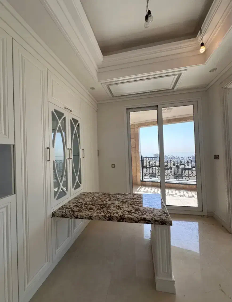 دیباجی جنوبی/۲۴۰متر ۳خواب مستر/تکواحدی/نوساز/لابی