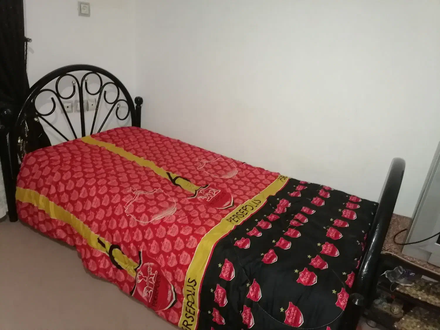 تخت تک نفره با تشک و روتختی|تخت و سرویس خواب|علیآباد کتول, |دیوار