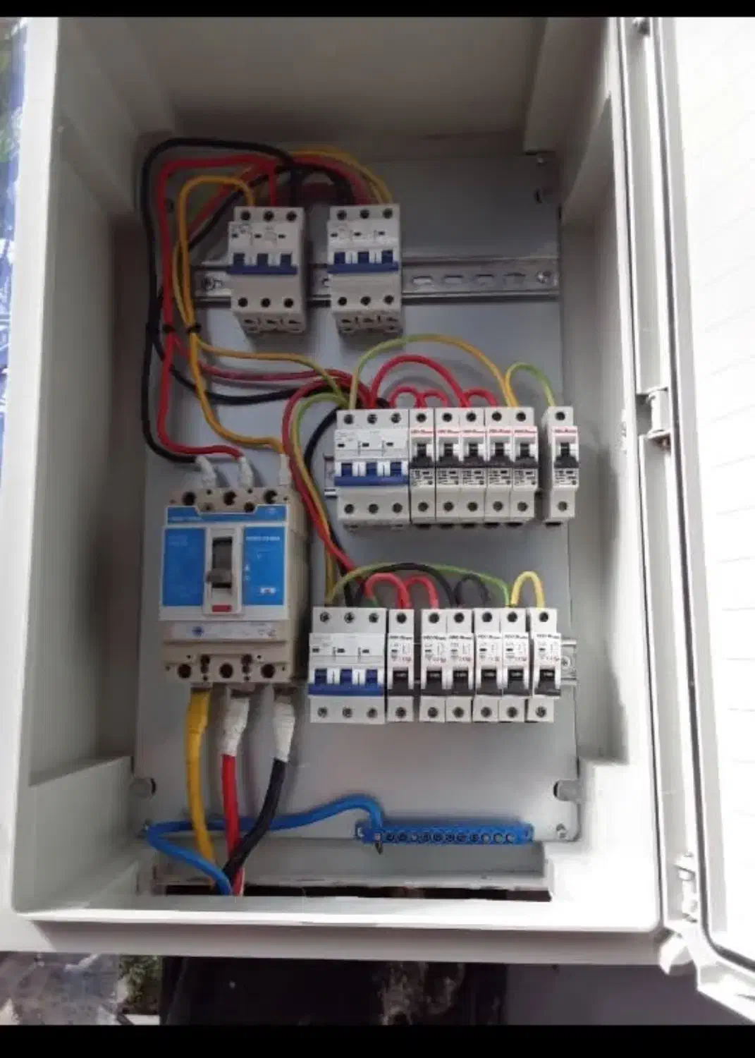 برقکار حرفه ایی هستم با سابقه کار بالای ۲۵ سال|خدمات پیشه و مهارت|لنگرود, |دیوار