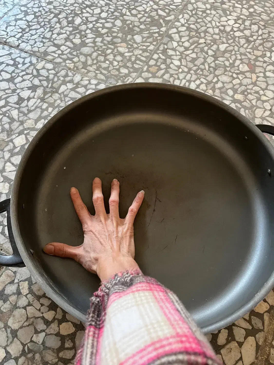 تابه بزرگ درب دار|ظروف پخت‌وپز|ساری, |دیوار