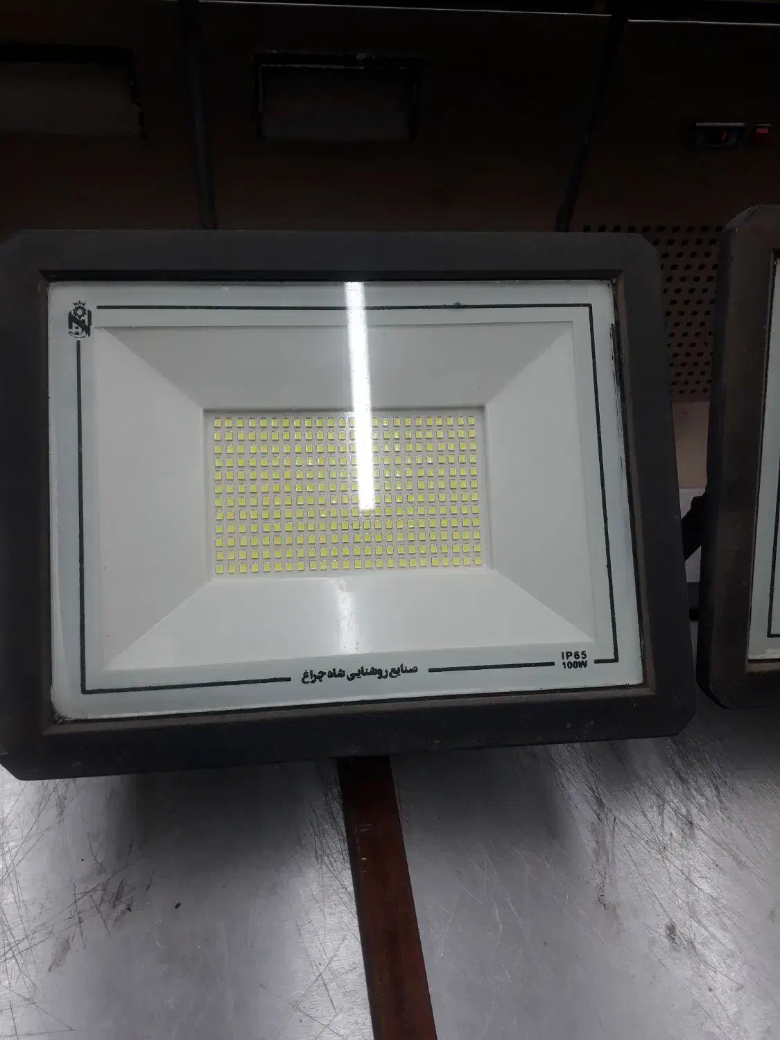 پرژکتور ۱۰۰ وات|لامپ و چراغ|مشهد, امامیه (شهرک غرب)|دیوار