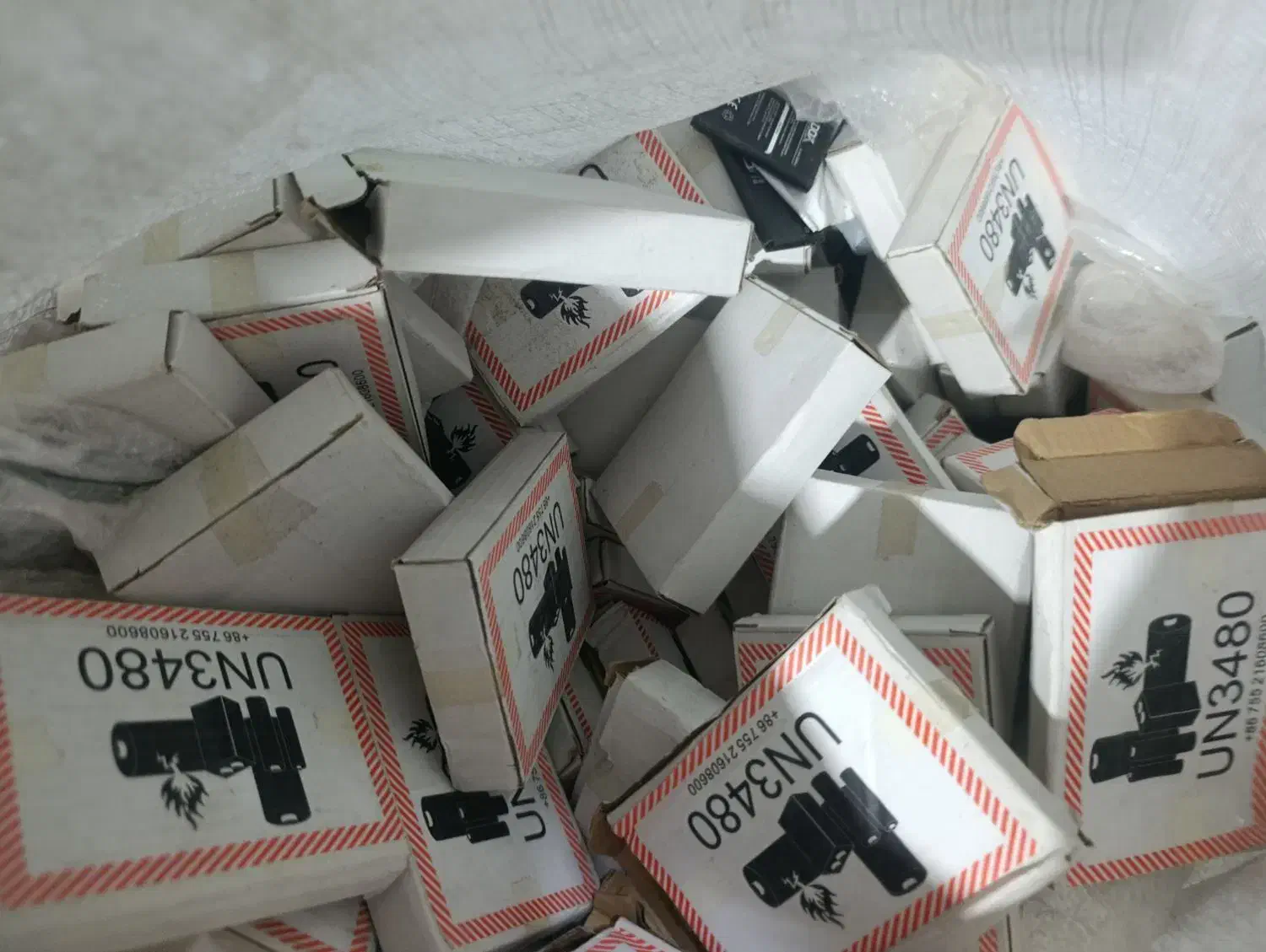 باطری گوشی نو سالم 10/000 عدد|لوازم جانبی موبایل و تبلت|اصفهان, طاحونه|دیوار