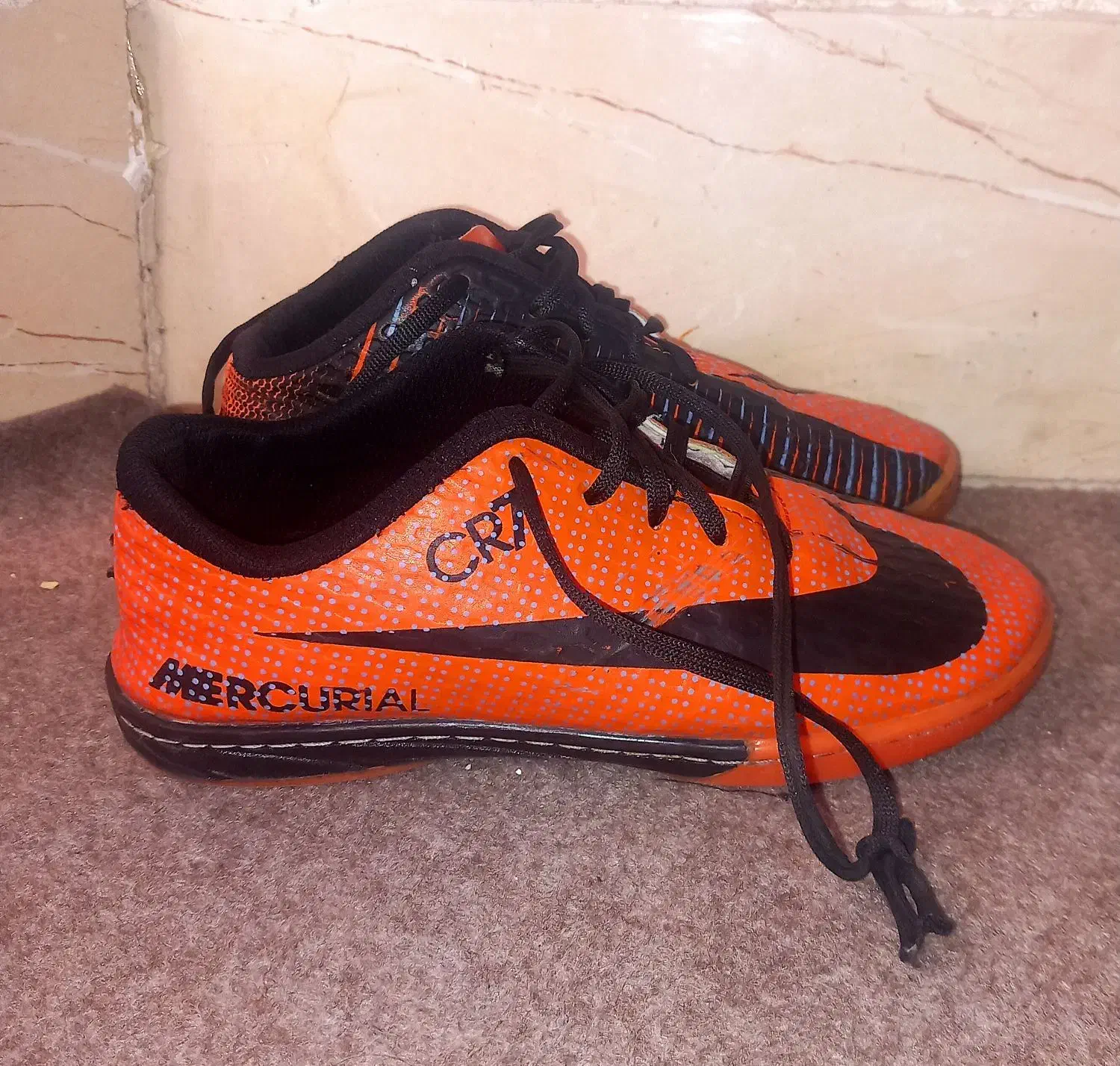 کفش فوتبال|کیف، کفش، کمربند|بروجرد, |دیوار