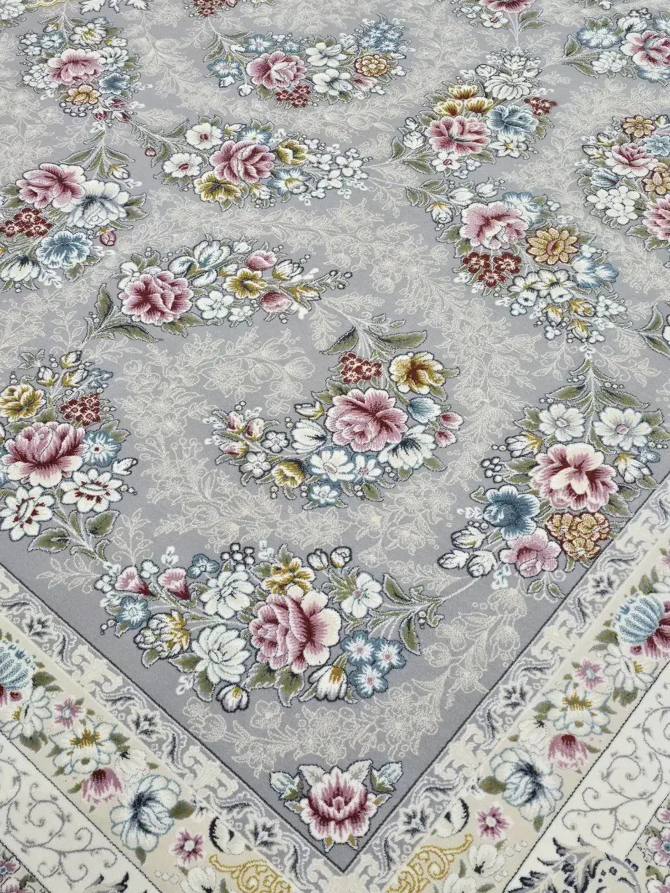 فرش های تخفیفی ۱۲۰۰شانه زیر قیمت کل بازار|فرش|مریوان, |دیوار