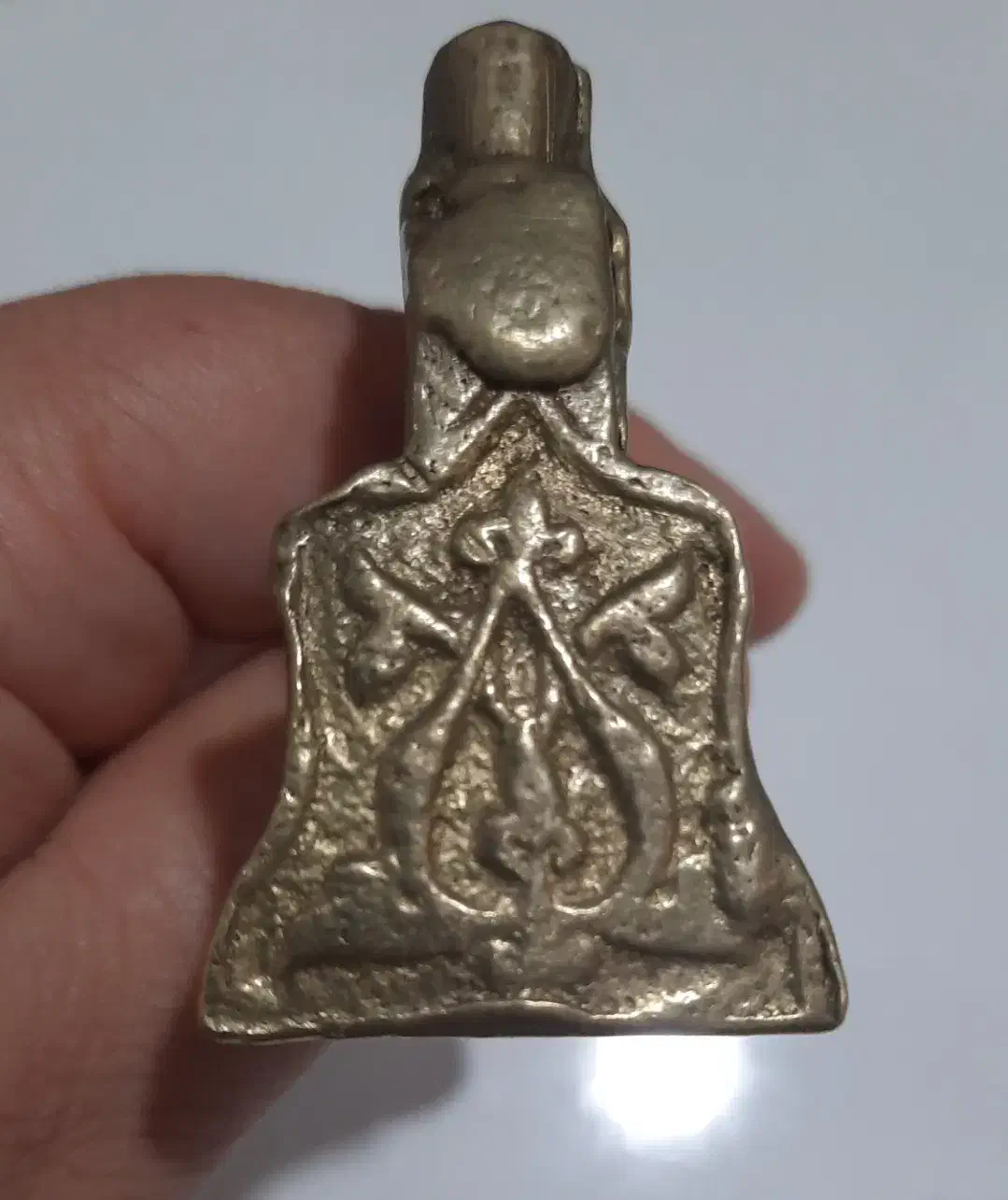 قند شکن قدیمی وبا ارزش|کلکسیون اشیاء عتیقه|طبس, |دیوار