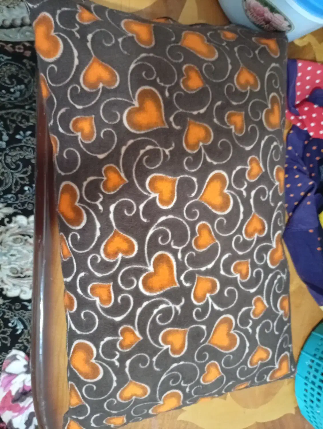 بالشت|رختخواب، بالش، پتو|قم, قلعه کامکار|دیوار