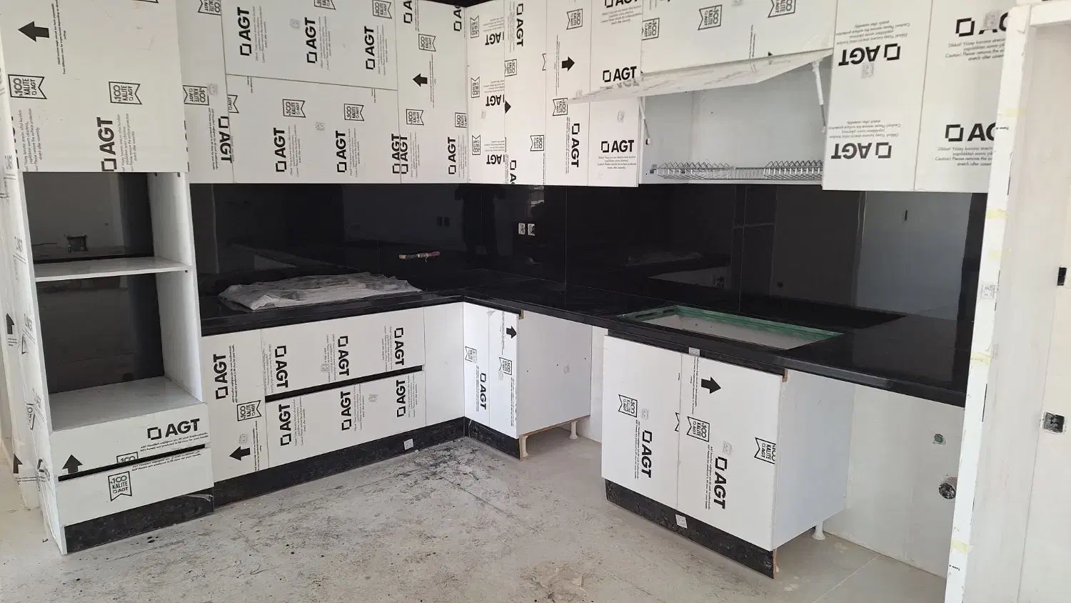 استا بنا کاشی کاری سرامیک چسپی(اسلب بین کابینتی)|خدمات پیشه و مهارت|کرمان, |دیوار