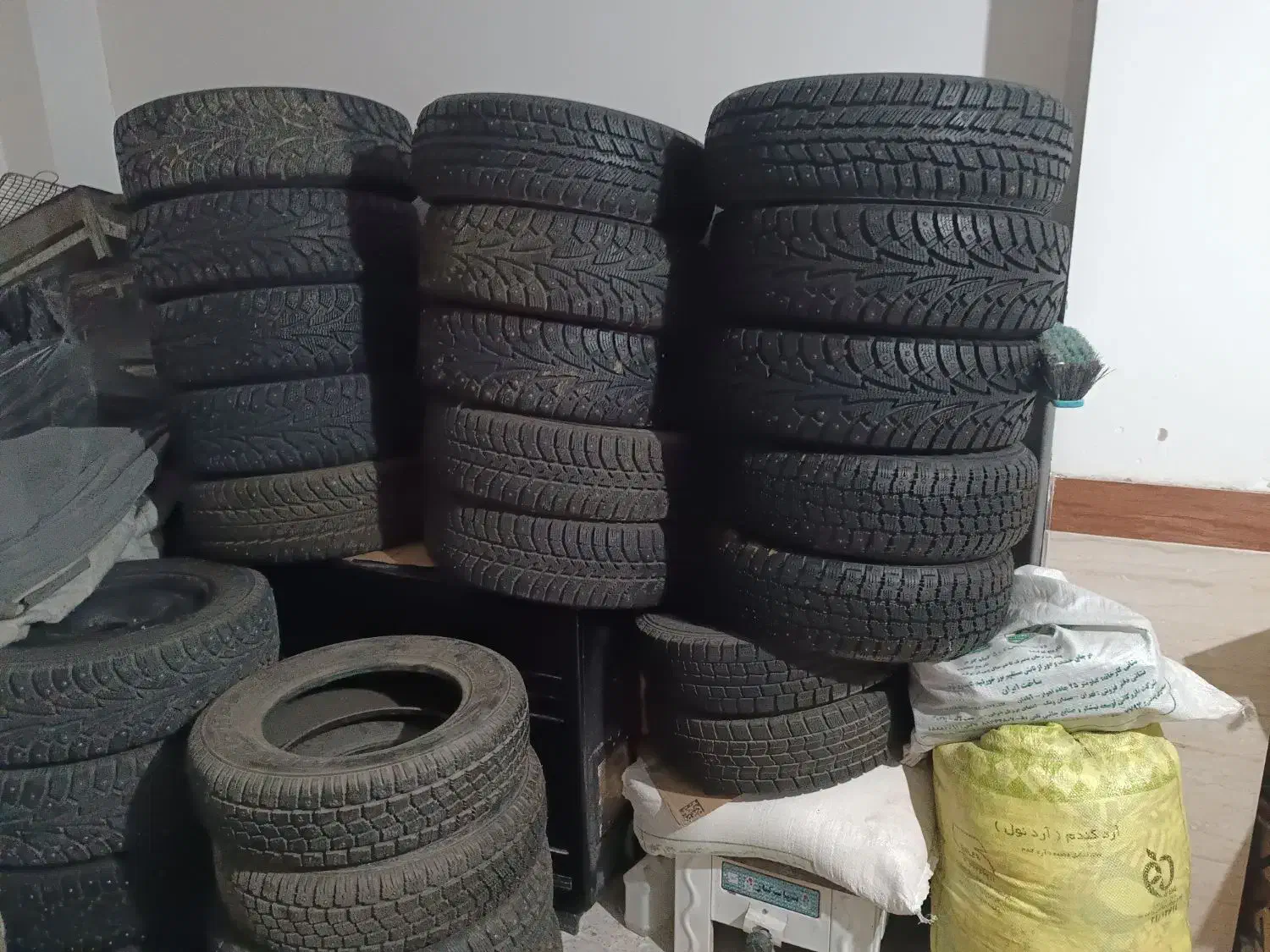 لاستیک یخ شکن|قطعات یدکی و لوازم جانبی|پاکدشت, پاکدشت (مامازند)|دیوار