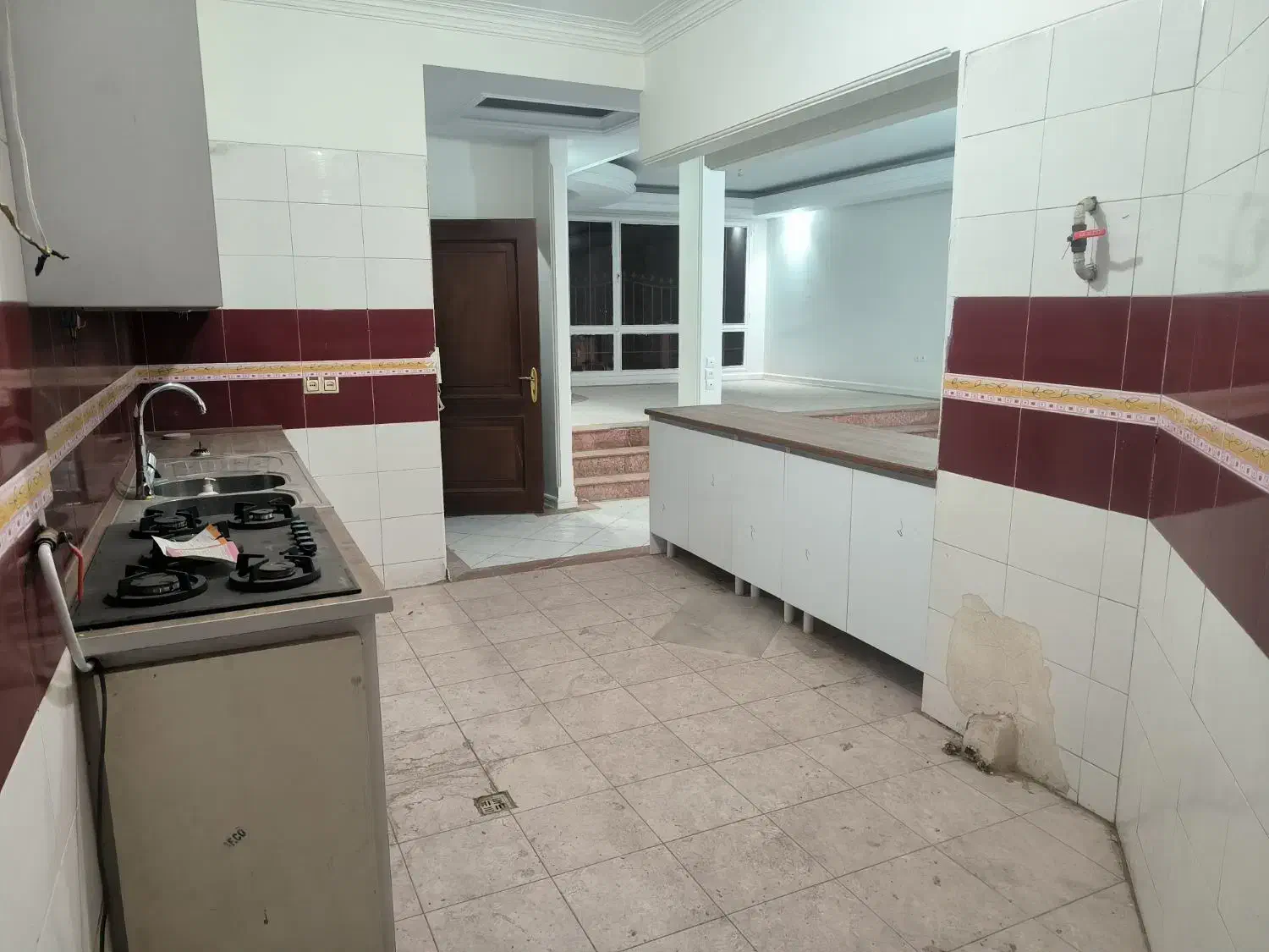 ۱۰۰ متر دو خواب طبقه اول با ۱۰۰ متر حیاط مستقل