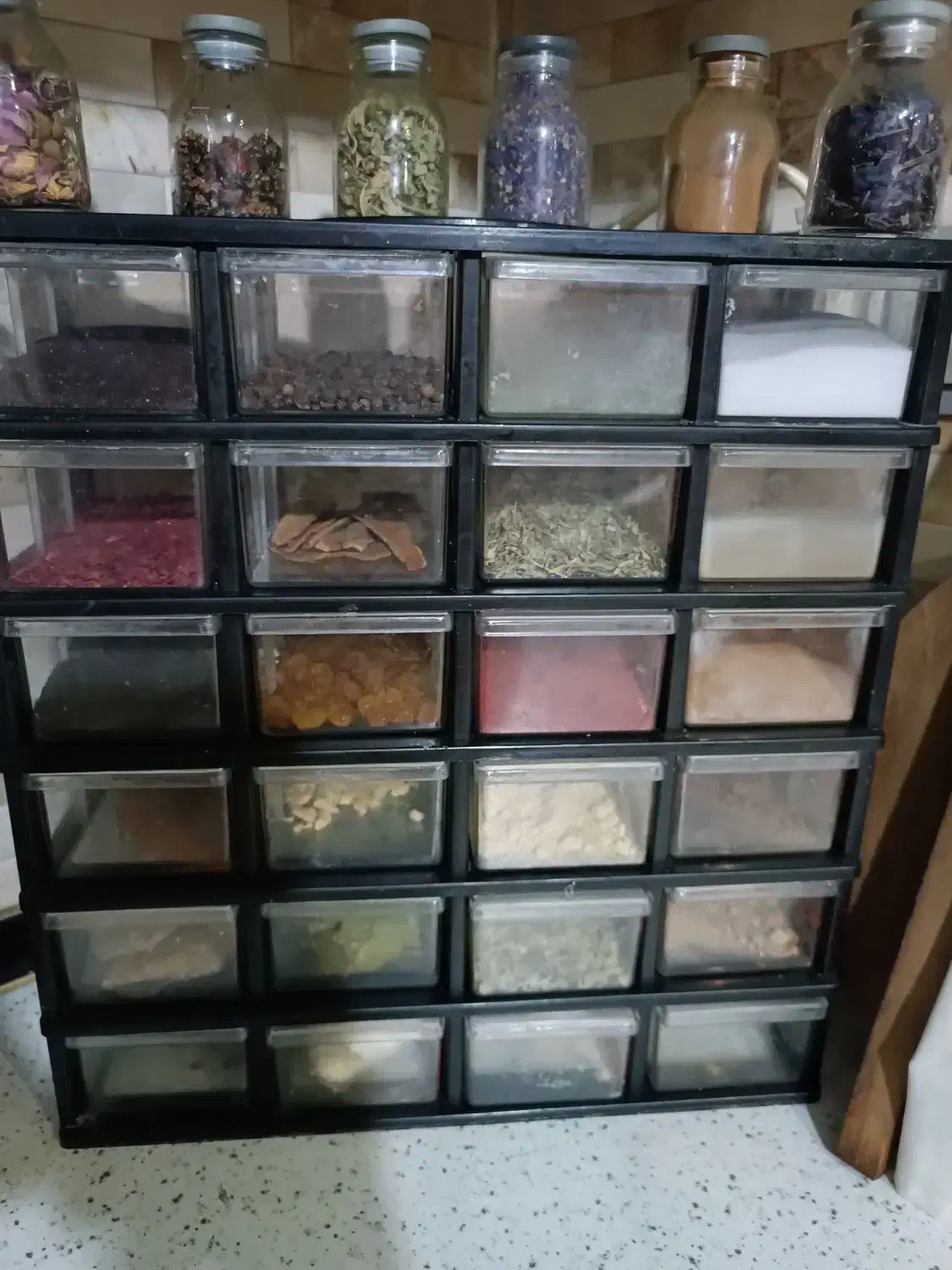 مگازین،نظم دهنده درحدنوادویه و حبوبات|آب‌چکان و نظم‌دهنده ظروف|مشهد, هفت تیر (آب و برق)|دیوار