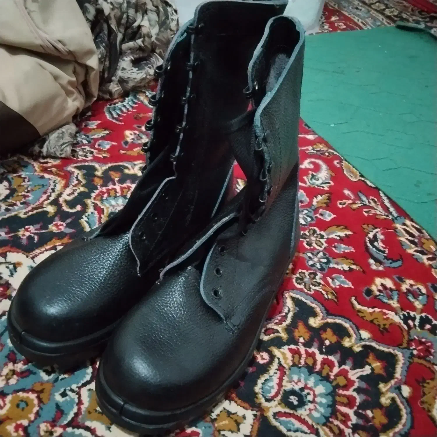 لباس و پوتین سربازی نو نو|لباس|تربت‌حیدریه, پائین ولایت|دیوار