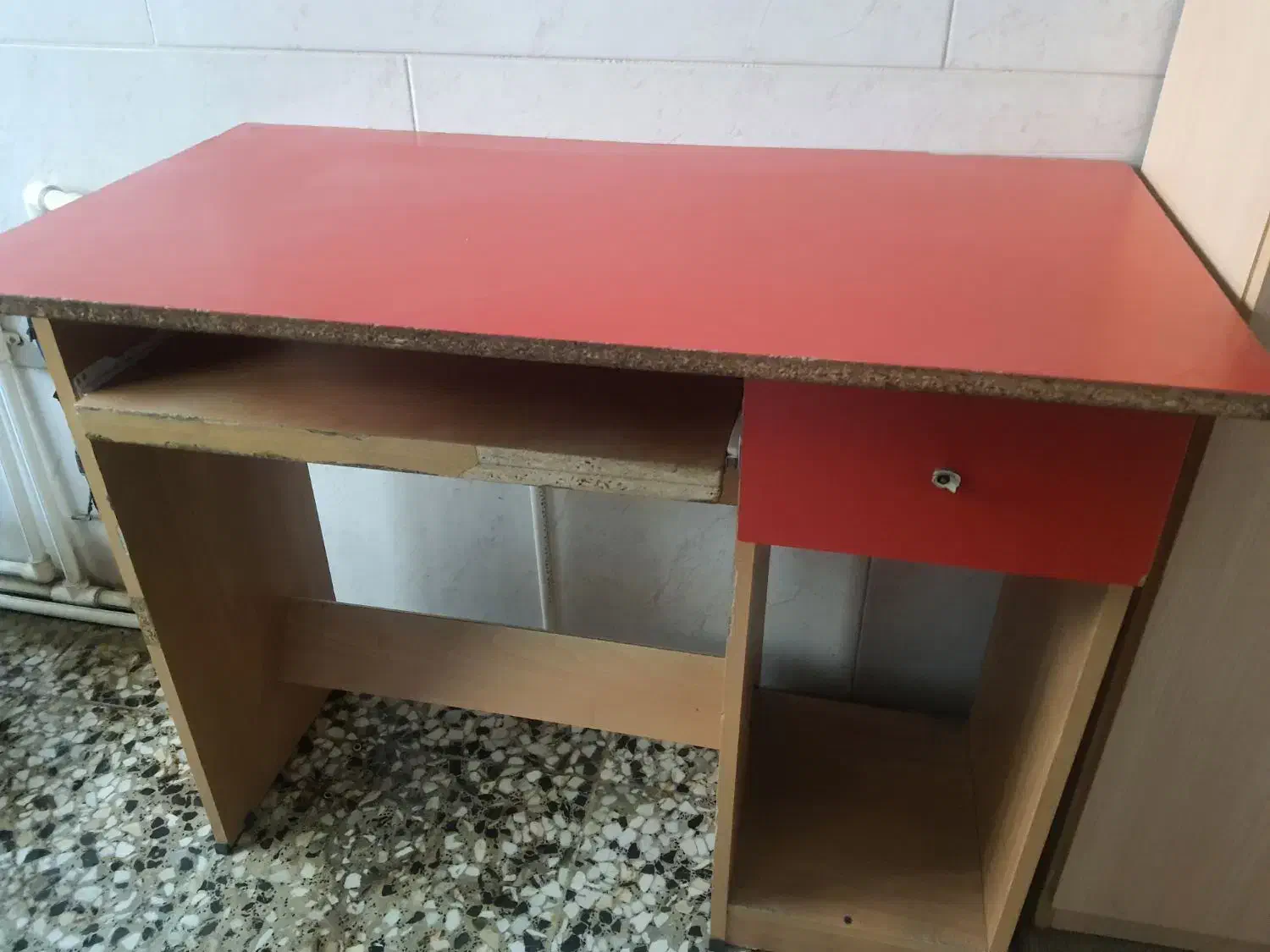 میز کامپیوتر سالم|میز تحریر و کامپیوتر|سنندج, |دیوار