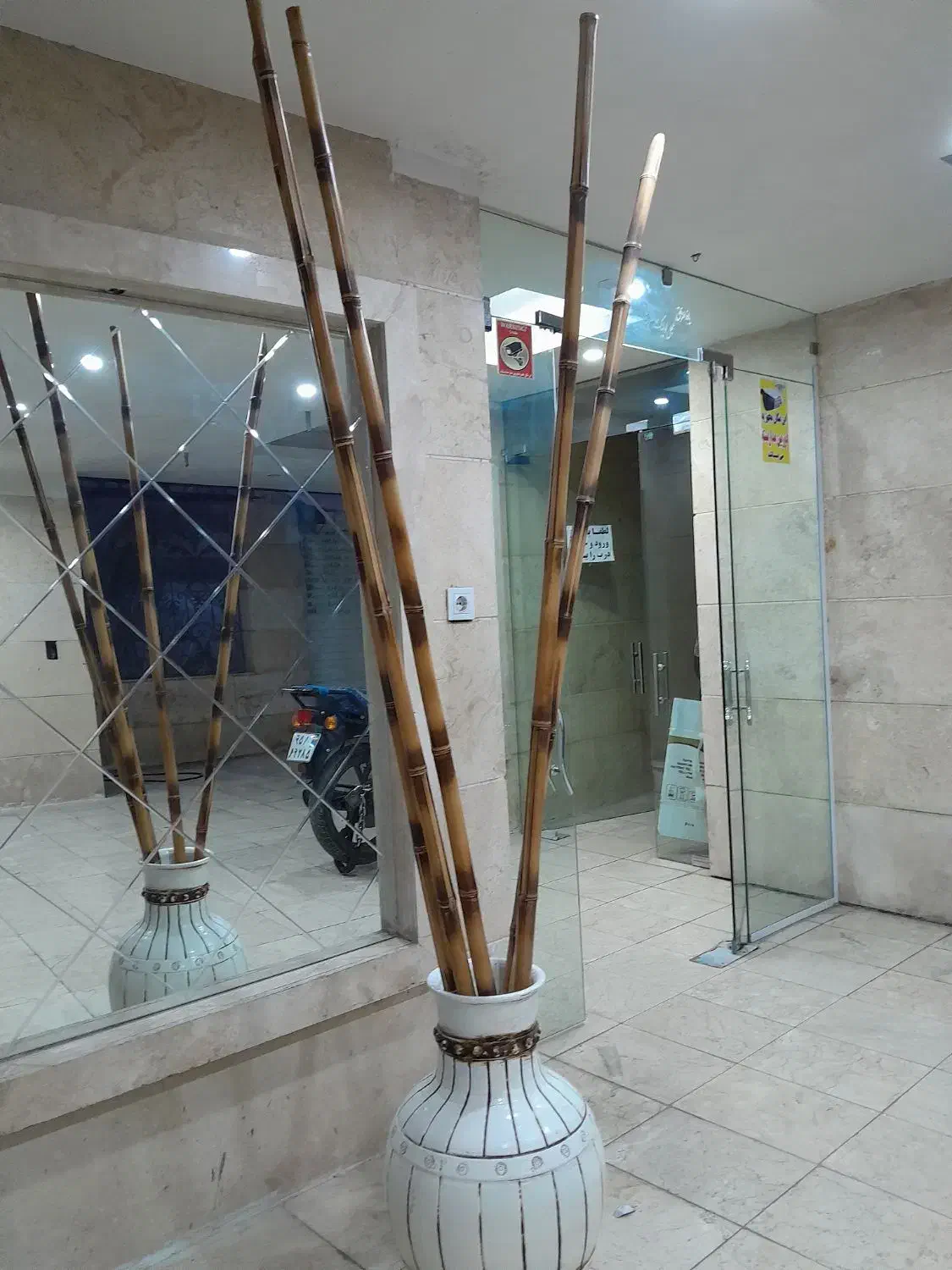 چوب بامبو همراه گلدان|صنایع دستی و سایر لوازم تزئینی|تهران, شهرک فردوس (حسینی)|دیوار