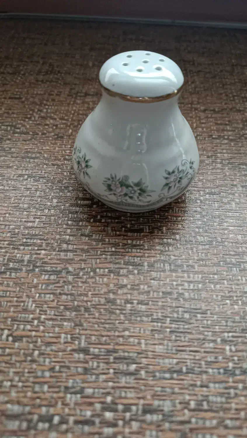 بشقاب ونمک پاش چینی|ظروف سرو و پذیرایی|ملایر, |دیوار