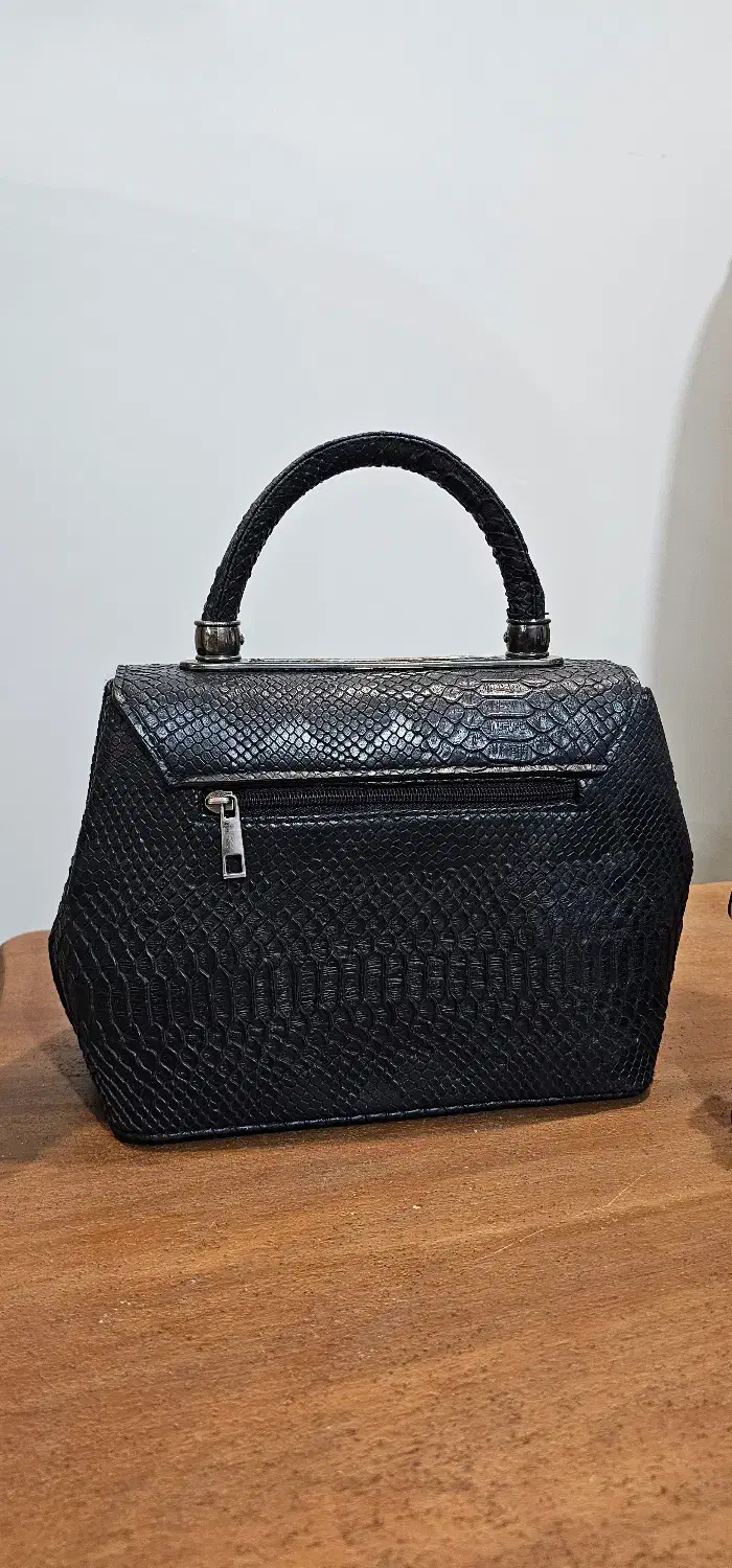 دوعدد کیف درحدنو|کیف، کفش، کمربند|کرج, جهان‌شهر|دیوار