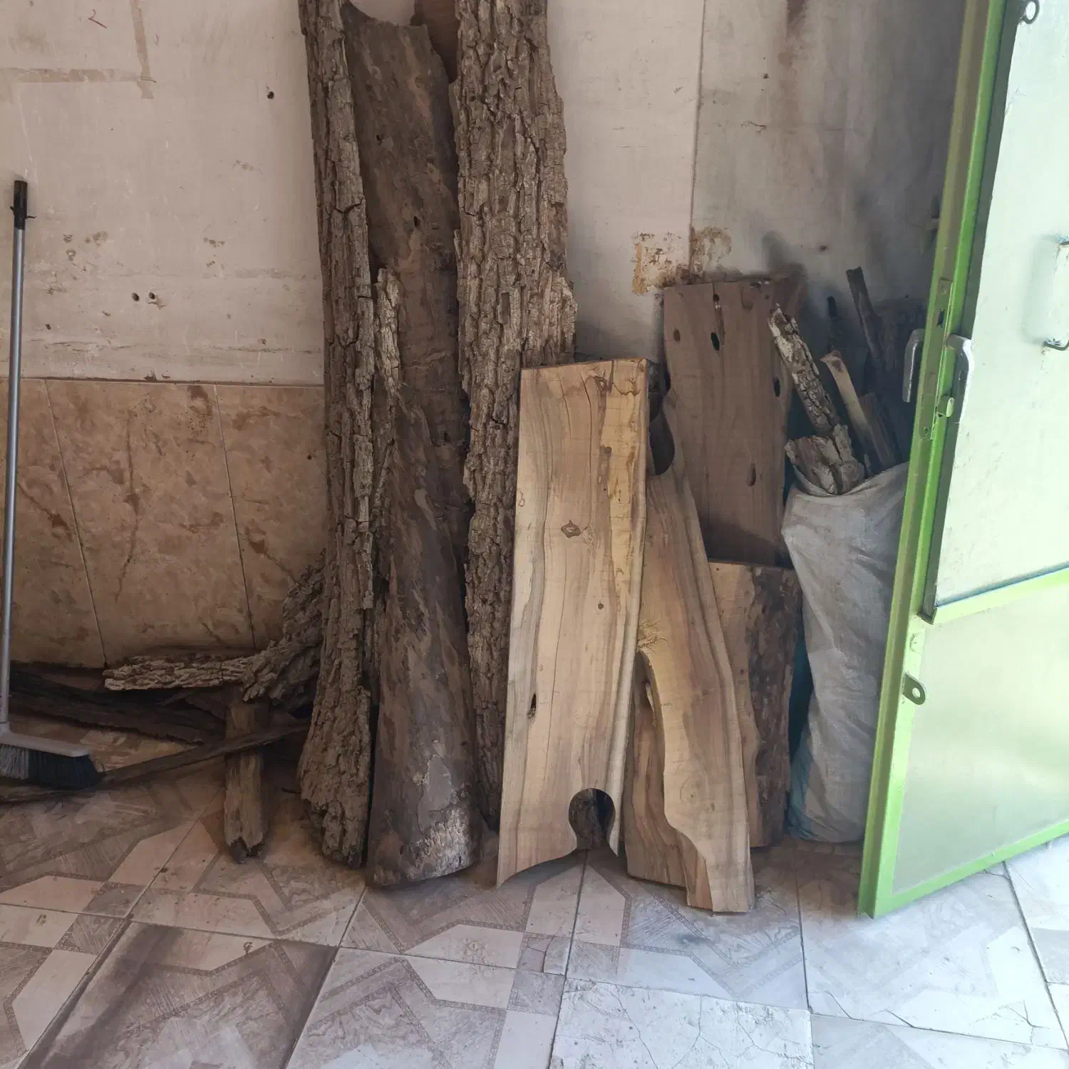 ضایعات چوب گردو برای آتیش و کبابی|حراج|سبزوار, امیر کبیر|دیوار