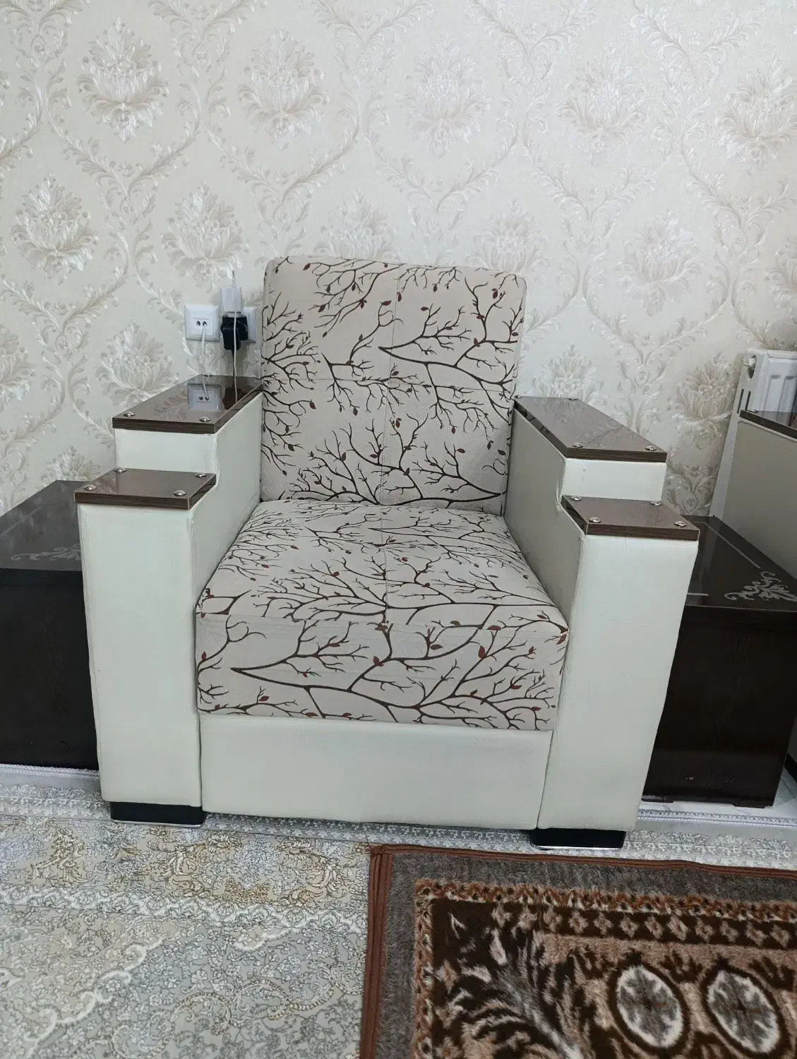 مبل دسته دار در حد نو|مبلمان خانگی و میز عسلی|شاهین دژ, |دیوار