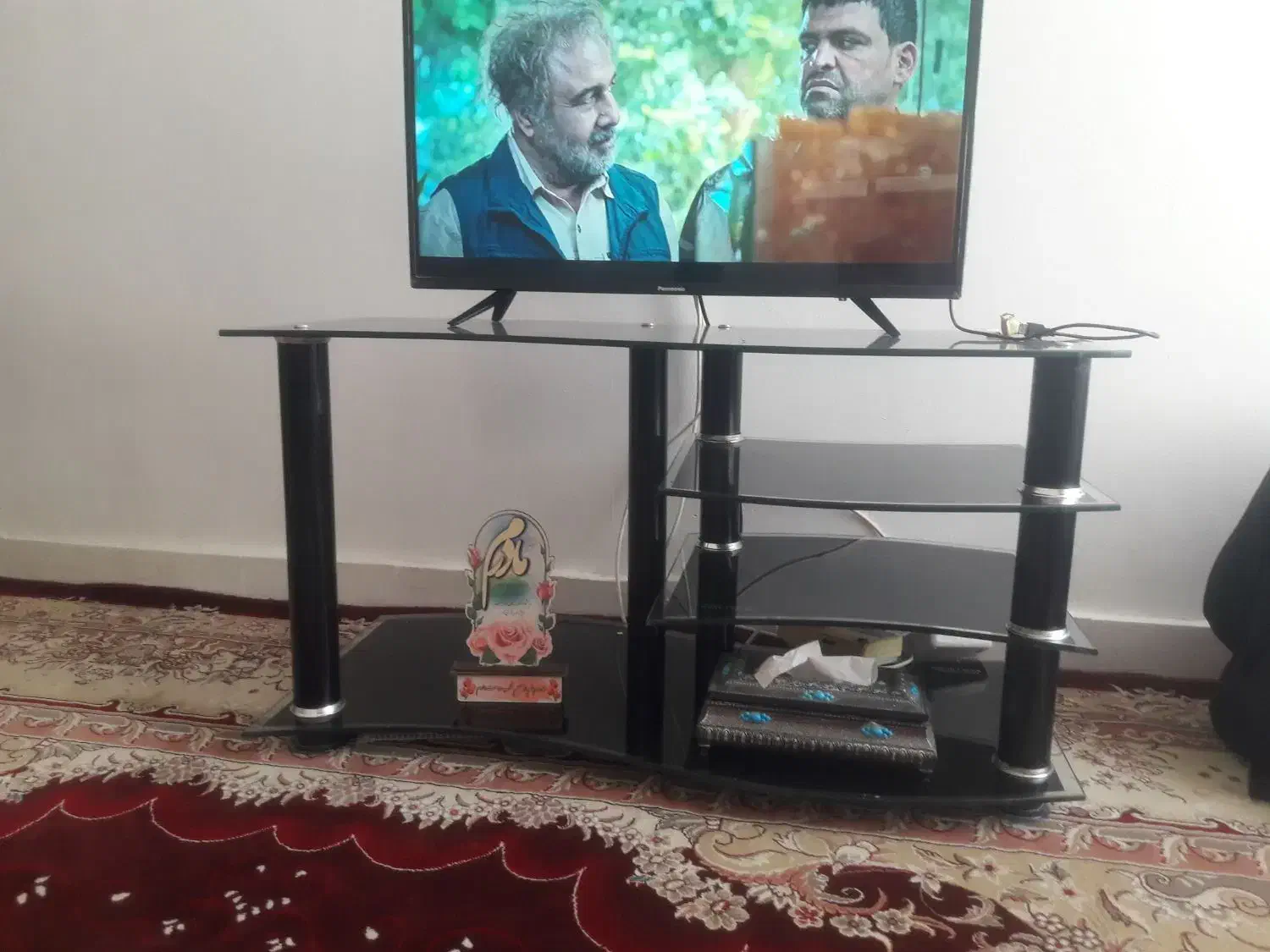 میزتلوزیون تمیزوسالم فروشی یامعاوضه بابراکت تلوزیو|میز تلویزیون|فردوس (خراسان), |دیوار