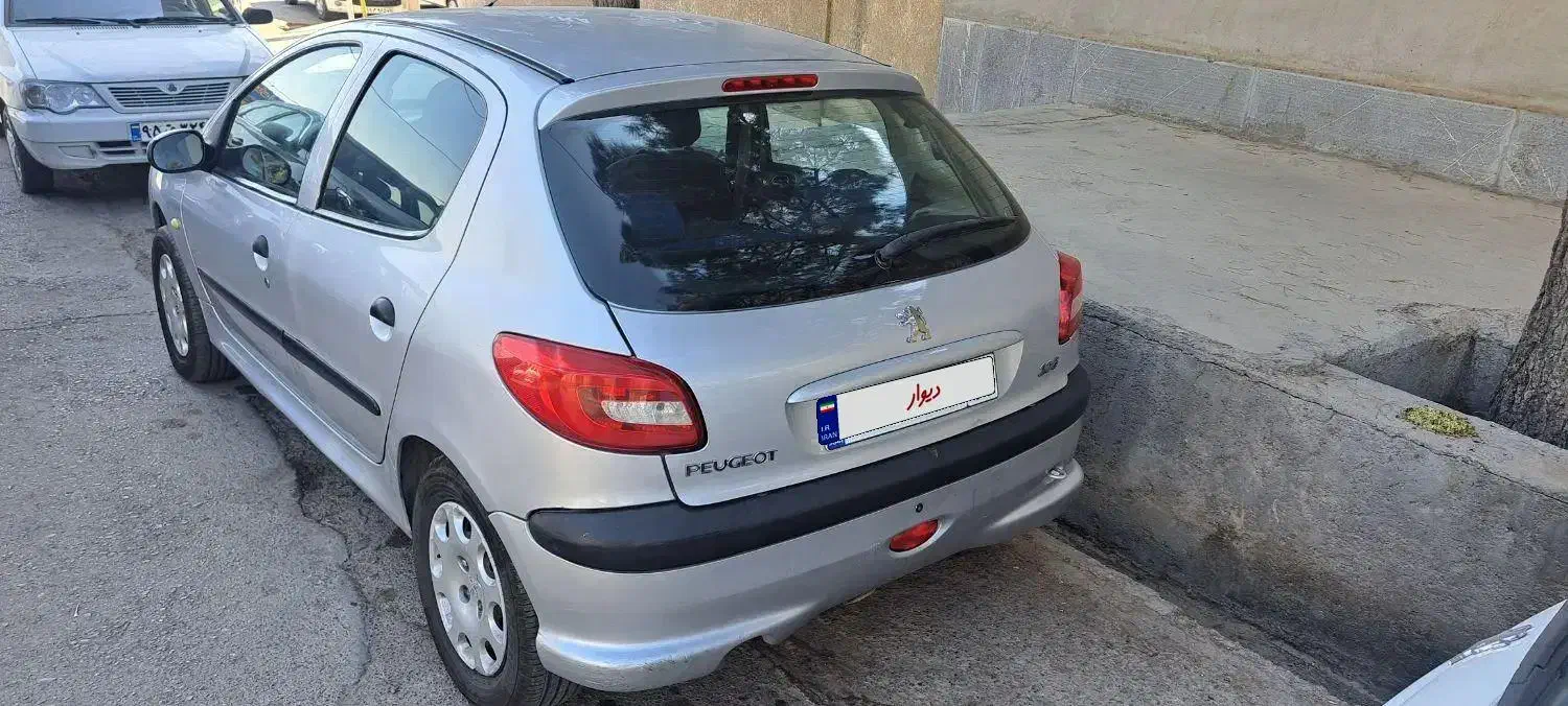 ۲۰۶ اتومات تیپ ۶ موتور TU5کم کار بدون رنگ|خودرو سواری و وانت|مشهد, کوی ولیعصر|دیوار