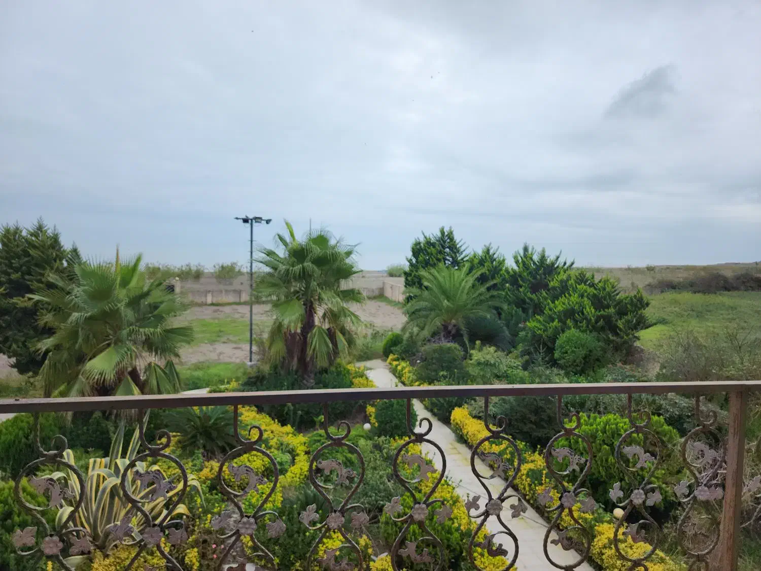 ویلا بر اول دریا امیرآباد|اجارهٔ خانه و ویلا|لاهیجان, شیخ زاهد|دیوار