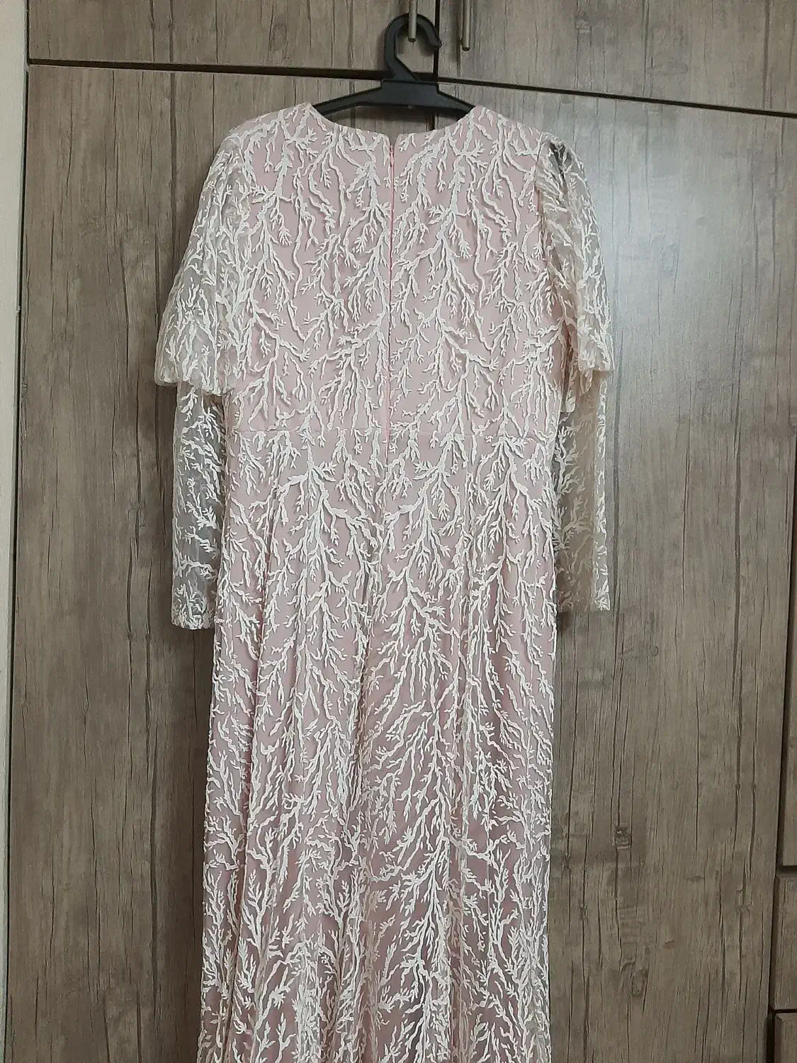 لباس مجلسی|لباس|ری, علایین|دیوار