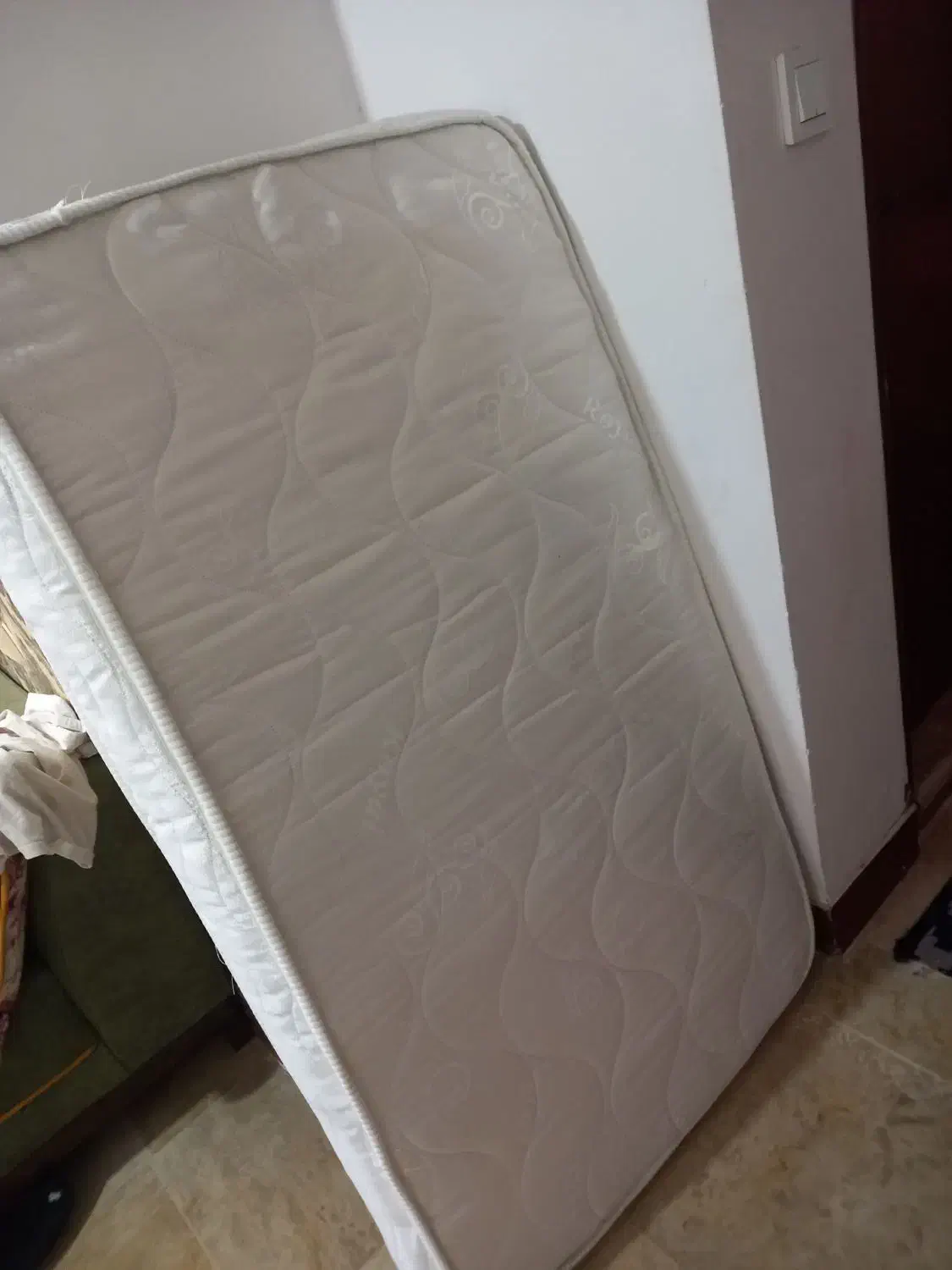 تشک کوچک سالم و ‌نو و تمیز|اسباب و اثاث بچه|آمل, |دیوار