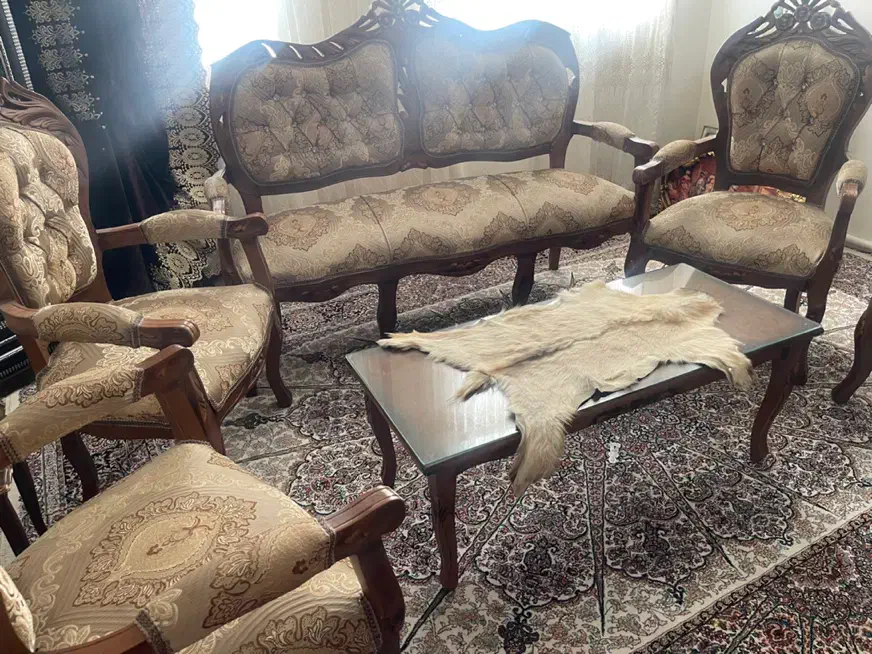 مبل ۷نفره چوب گردو|مبلمان خانگی و میز عسلی|بومهن, |دیوار
