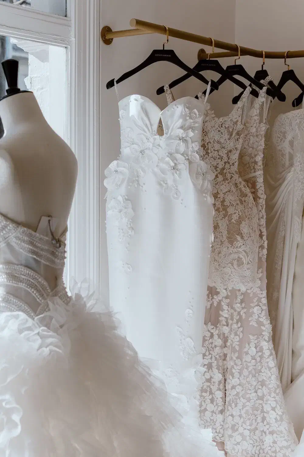 استخدام خیاط حضوری پیراهن شب و عروس زنانه|استخدام صنعتی، فنی، مهندسی|تبریز, |دیوار