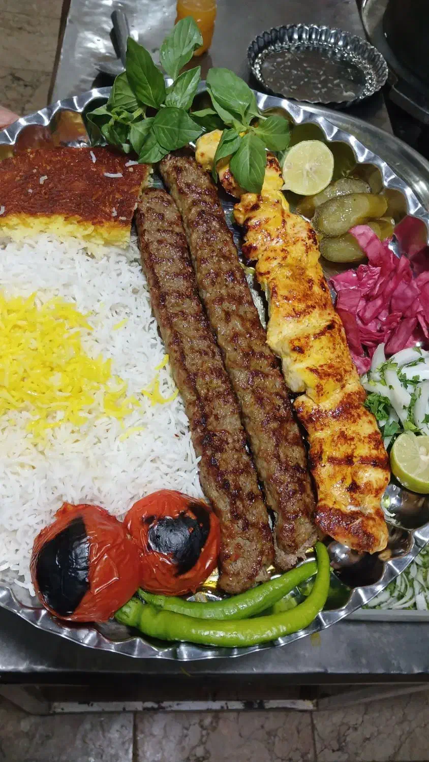 سلام به چند نیرو خانم|استخدام خدمات فروشگاه و رستوران|چناران, |دیوار