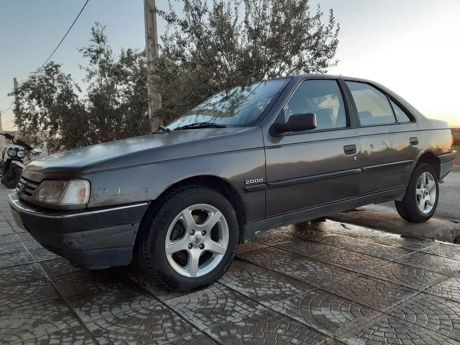 پژو ۴۰۵ مدل ۱۳۸۱ موتور ۲۰۰۰ استثنایی تقریبا بی رنگ|خودرو سواری و وانت|ابرکوه, |دیوار